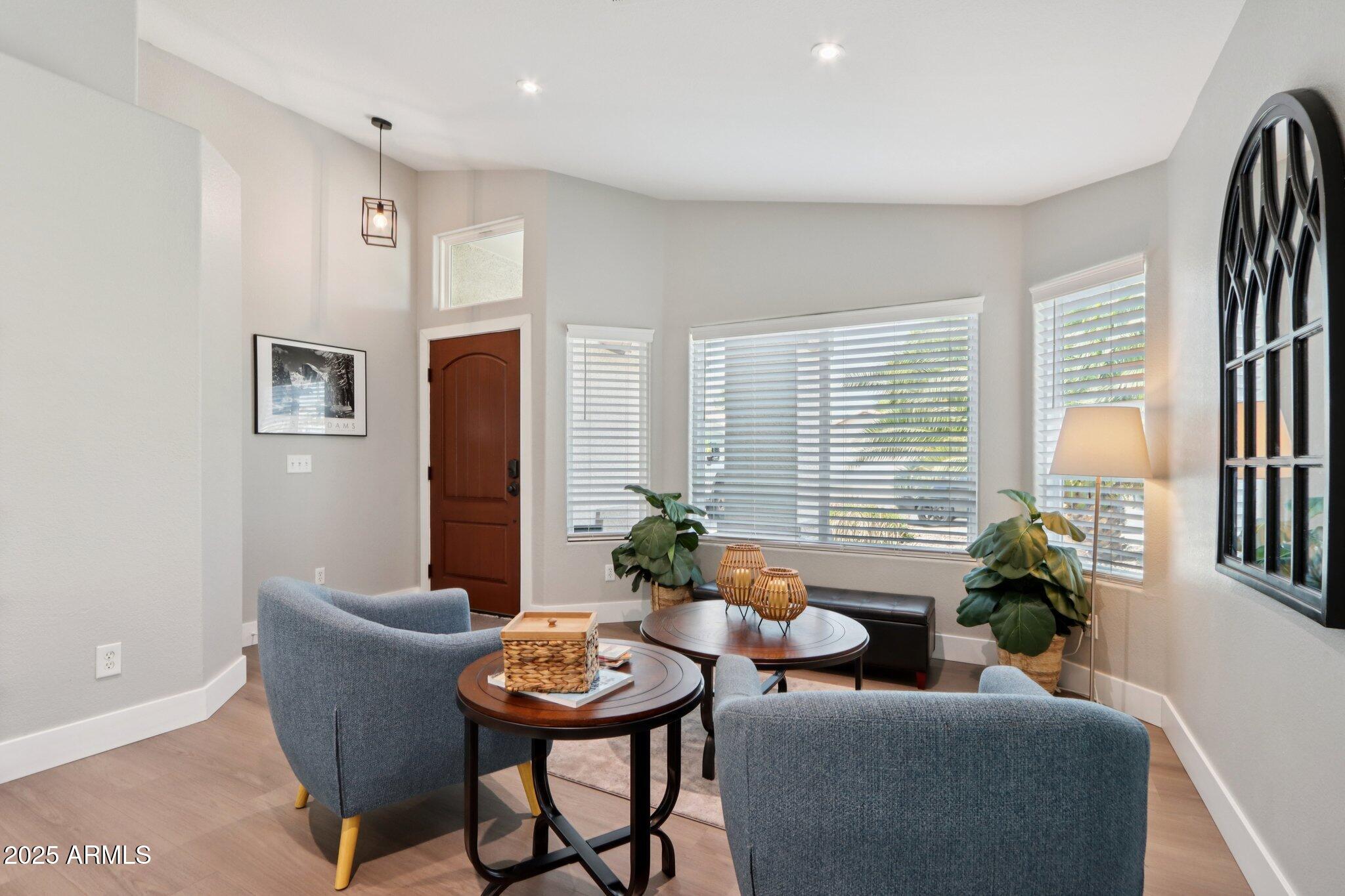 1057 W LAUREL Avenue