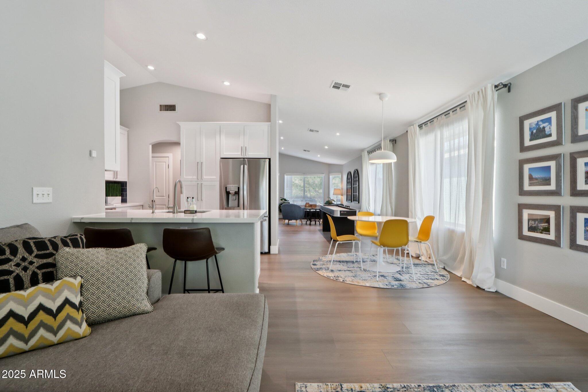 1057 W LAUREL Avenue