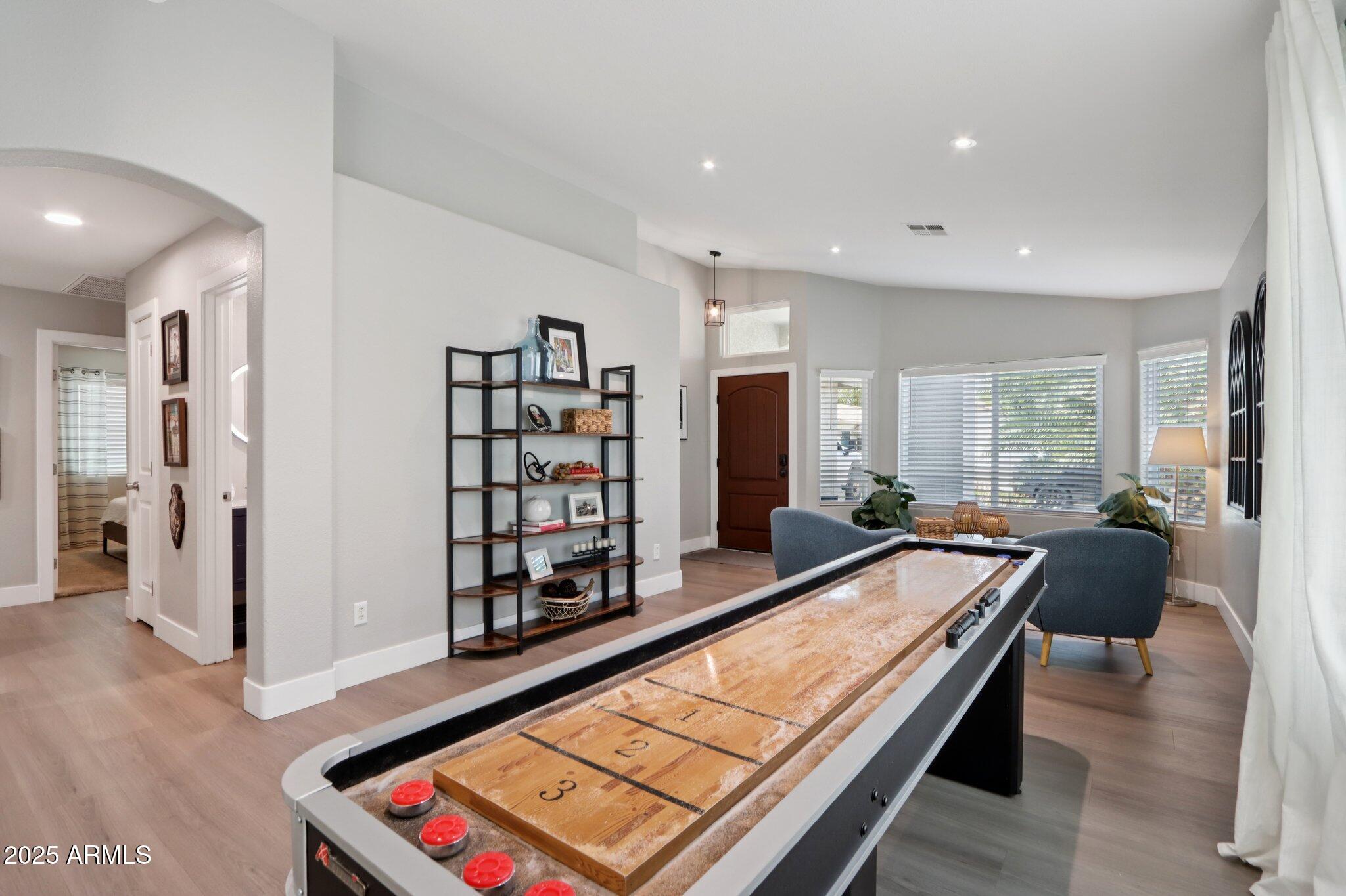 1057 W LAUREL Avenue