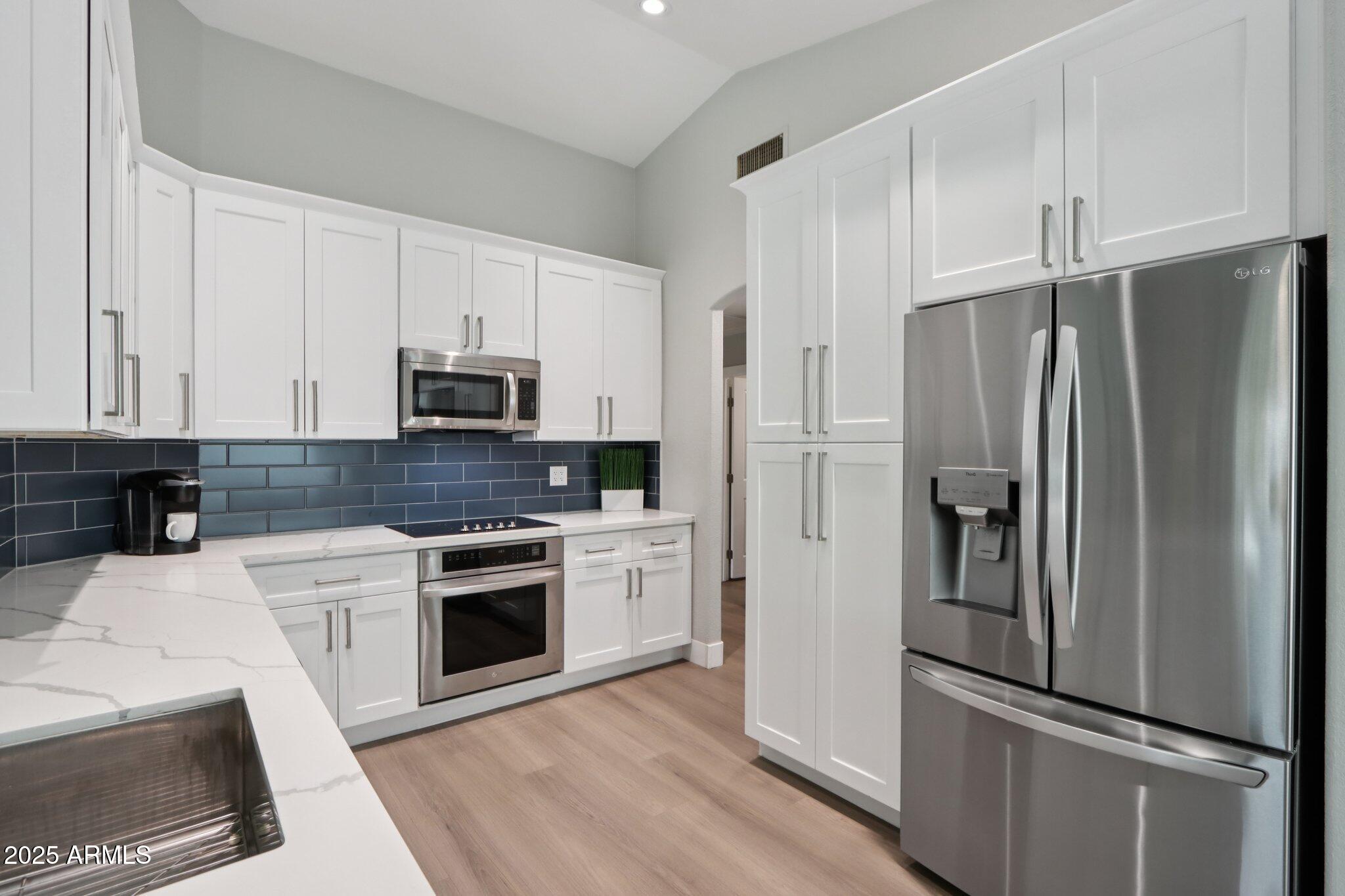 1057 W LAUREL Avenue