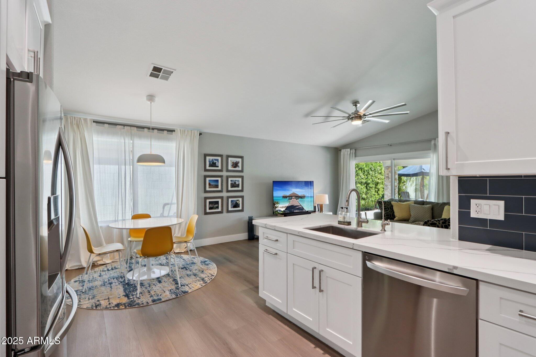 1057 W LAUREL Avenue