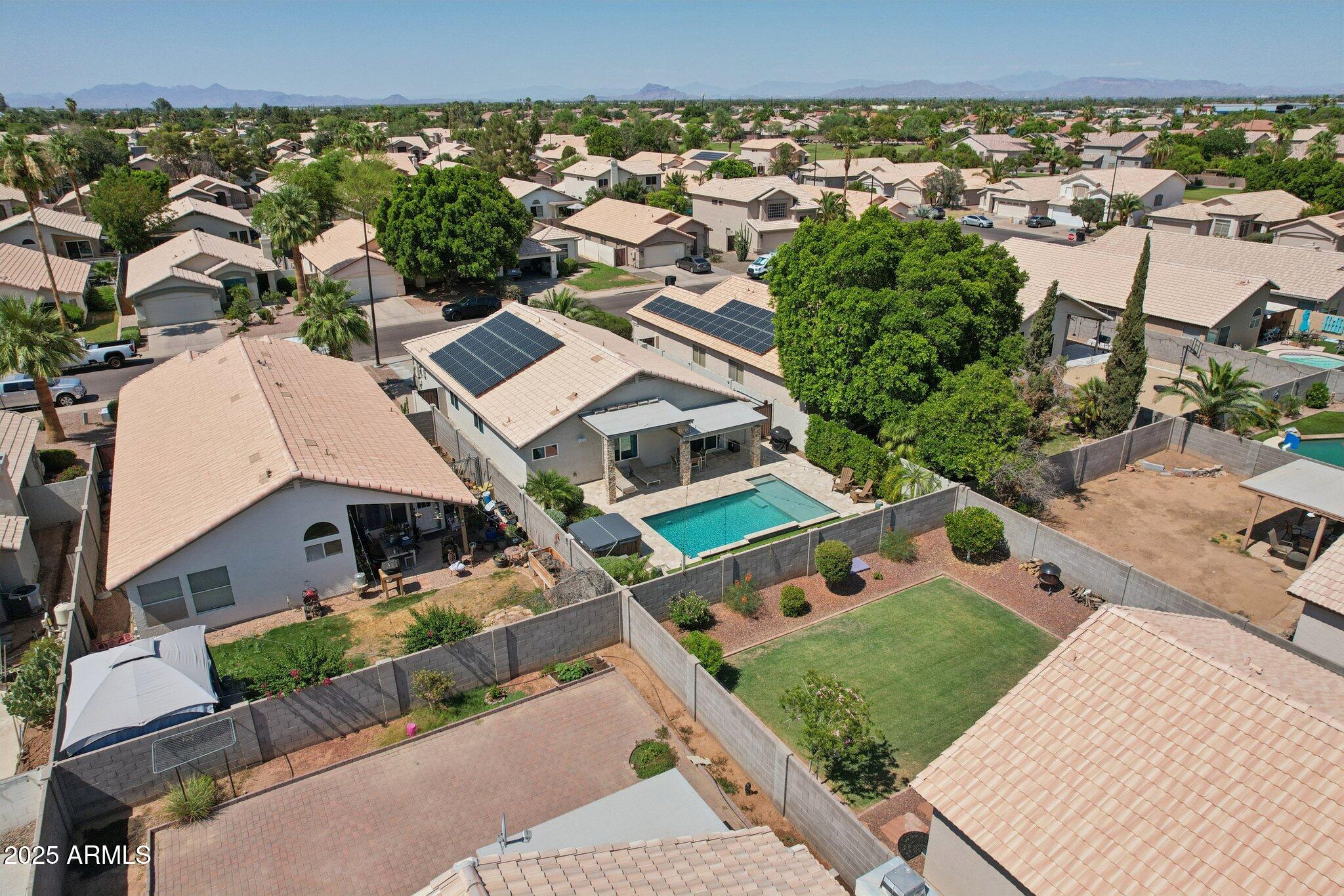 1057 W LAUREL Avenue