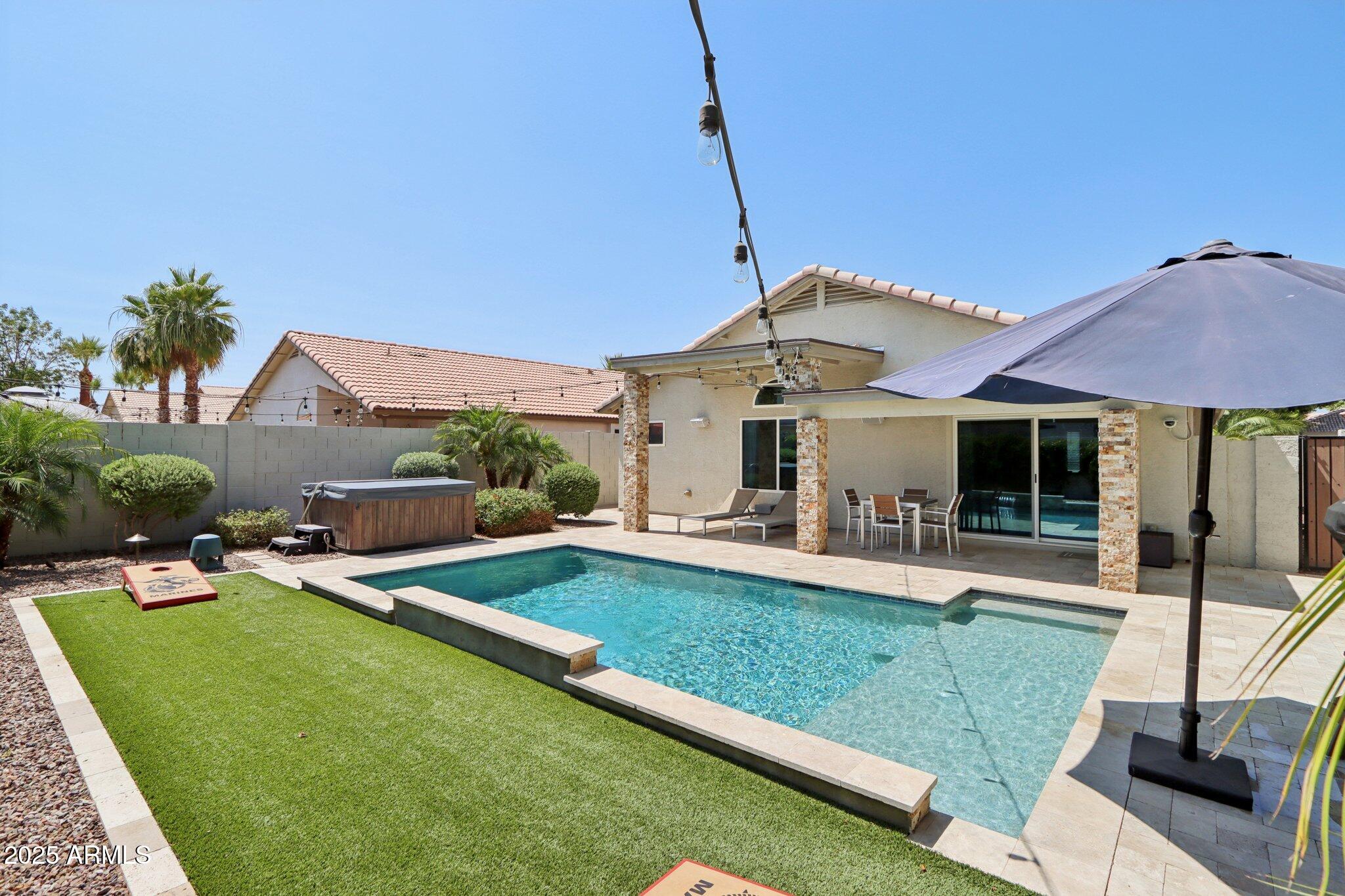 1057 W LAUREL Avenue