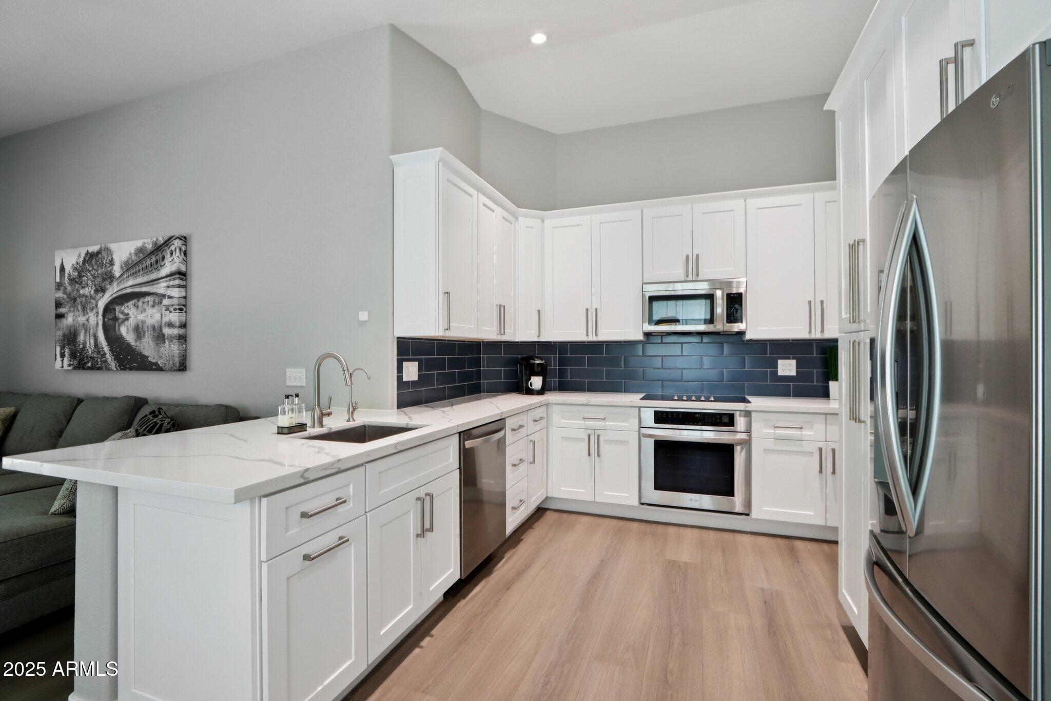 1057 W LAUREL Avenue