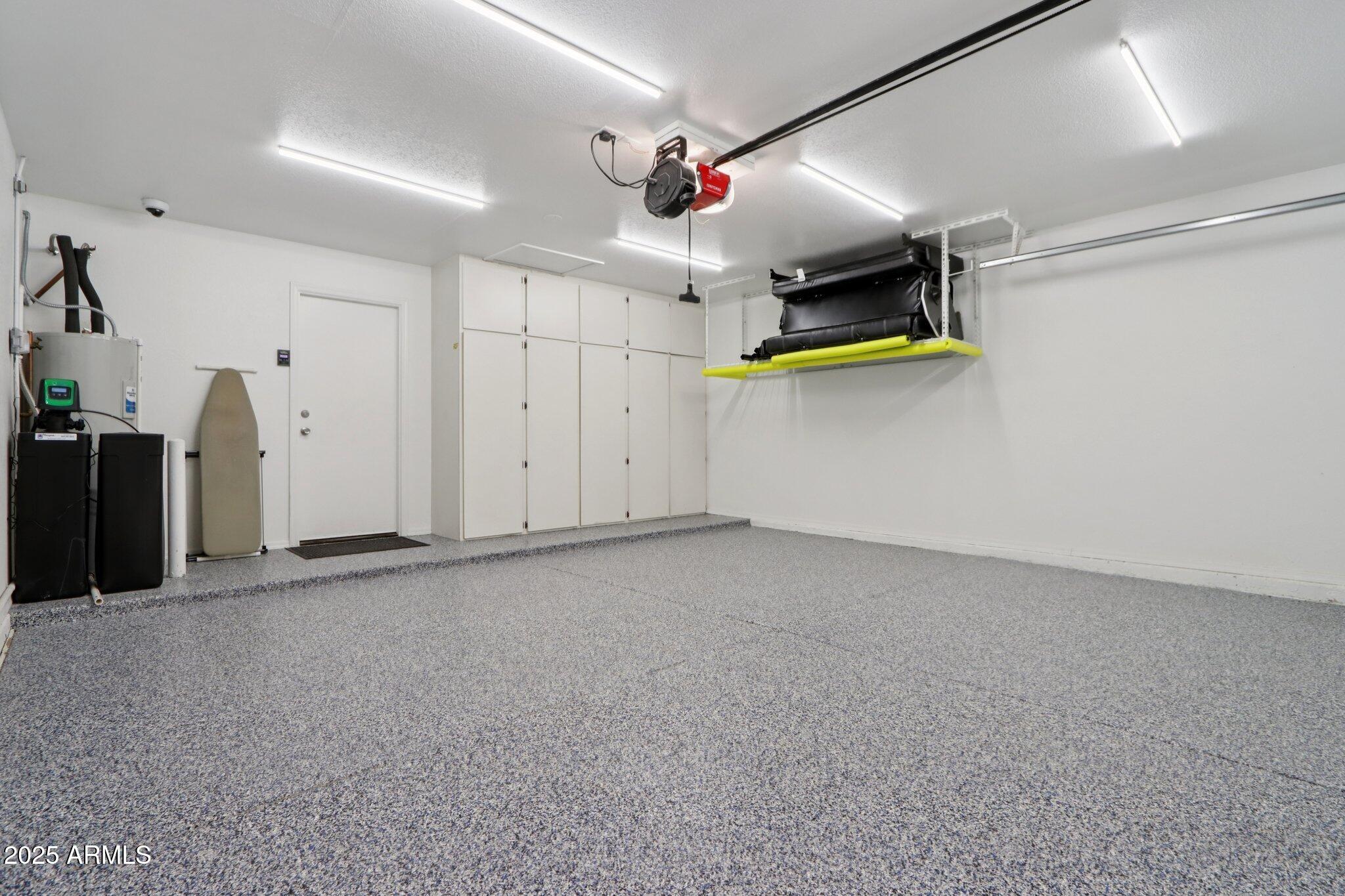 1057 W LAUREL Avenue