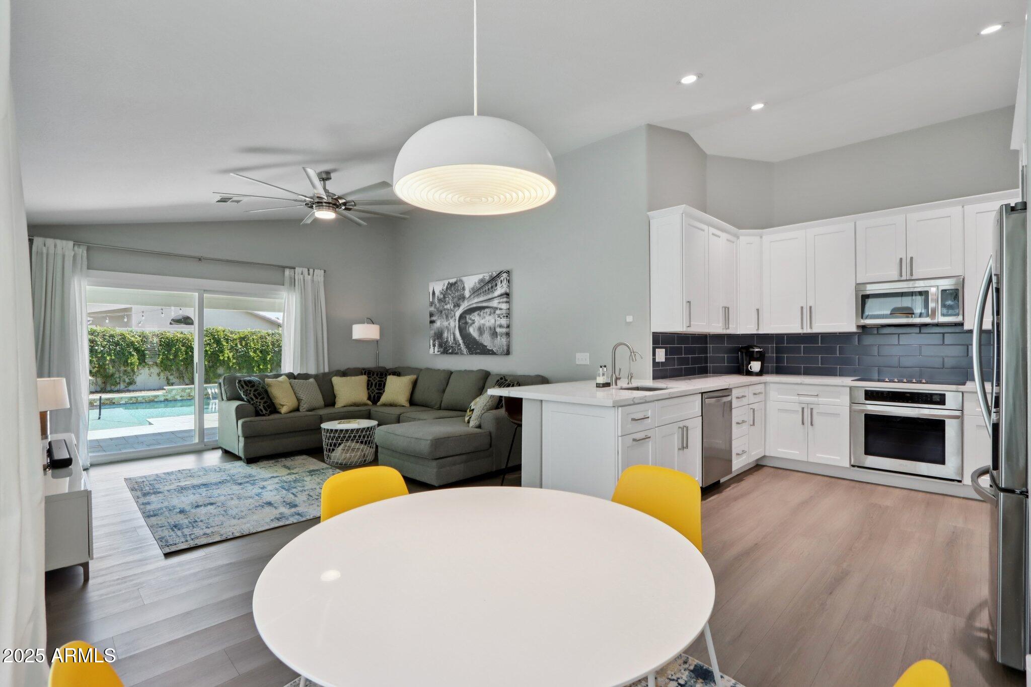 1057 W LAUREL Avenue