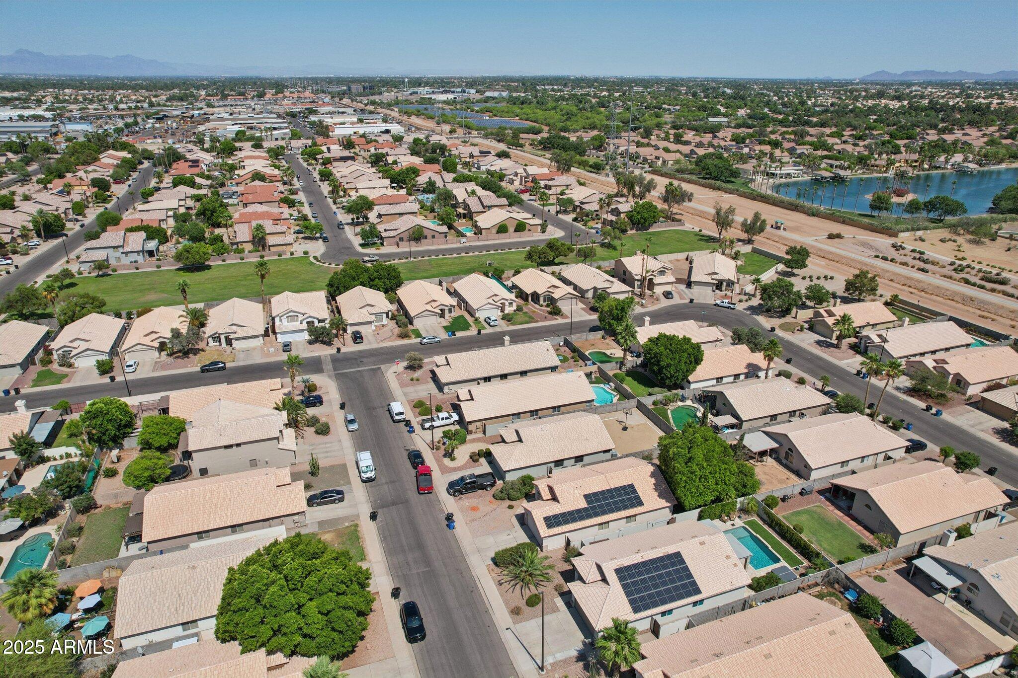 1057 W LAUREL Avenue