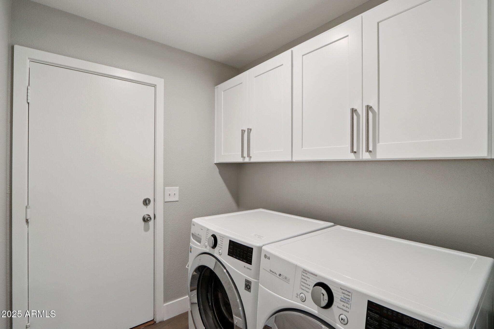 1057 W LAUREL Avenue