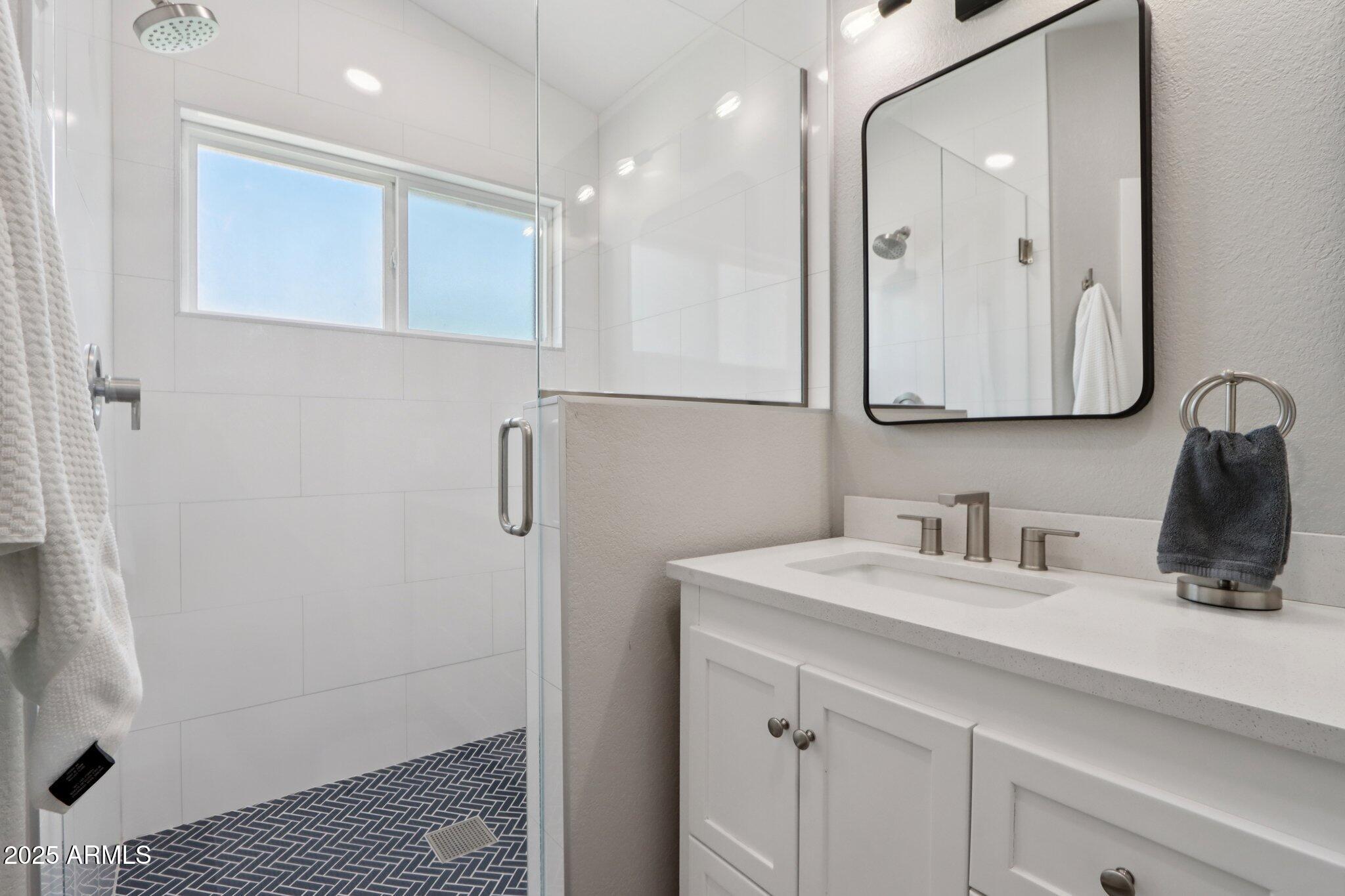 1057 W LAUREL Avenue