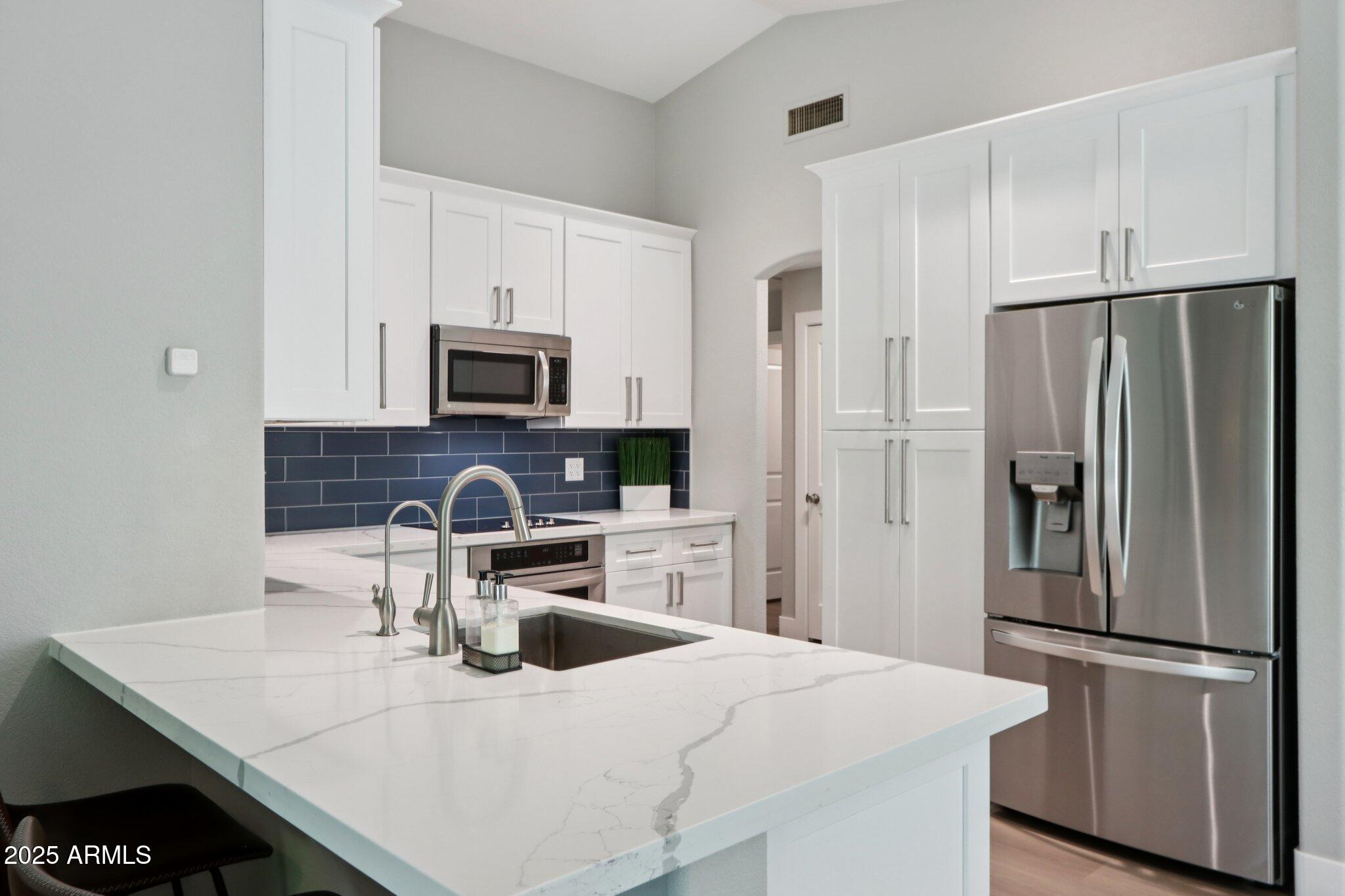 1057 W LAUREL Avenue