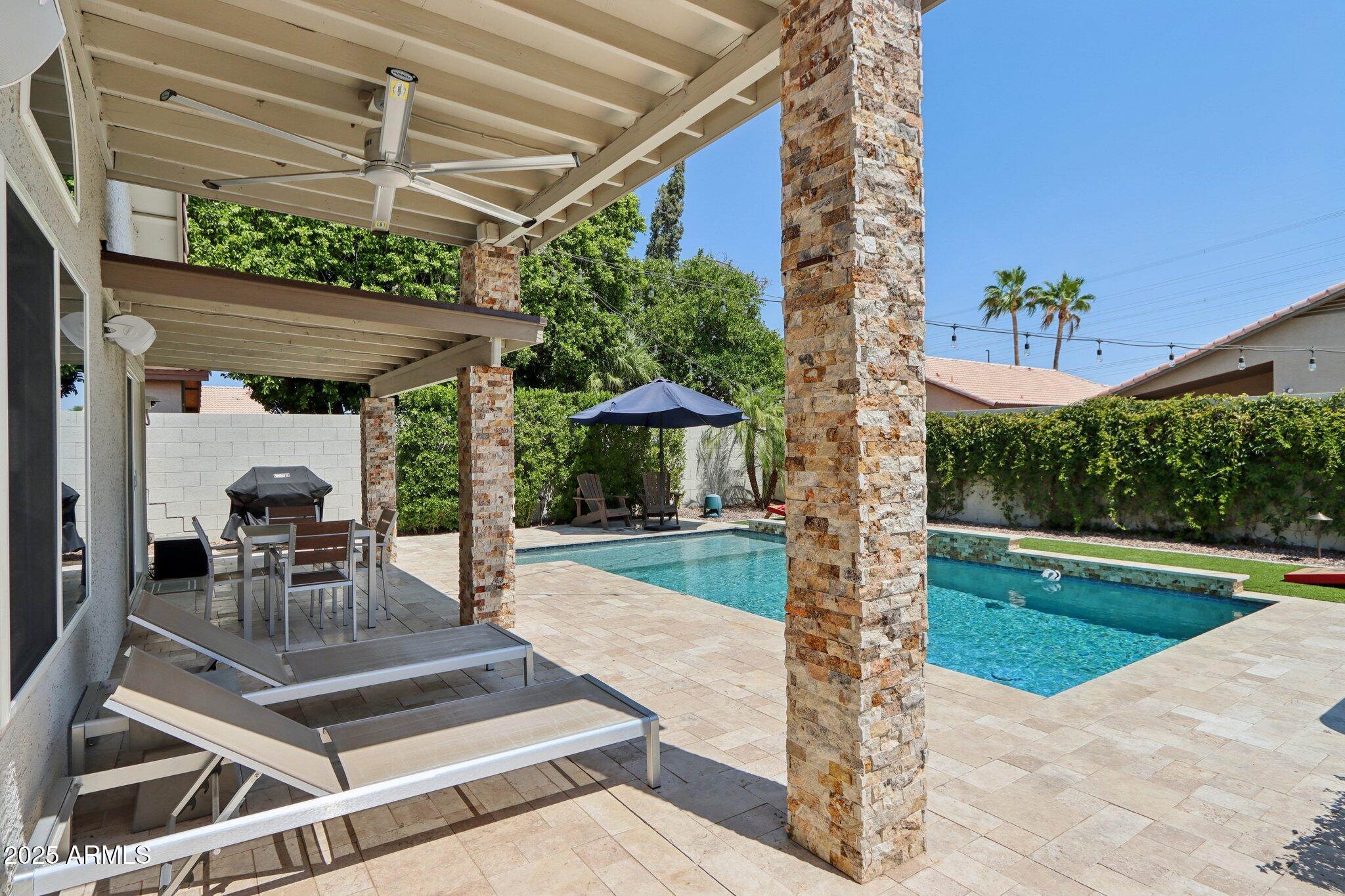 1057 W LAUREL Avenue