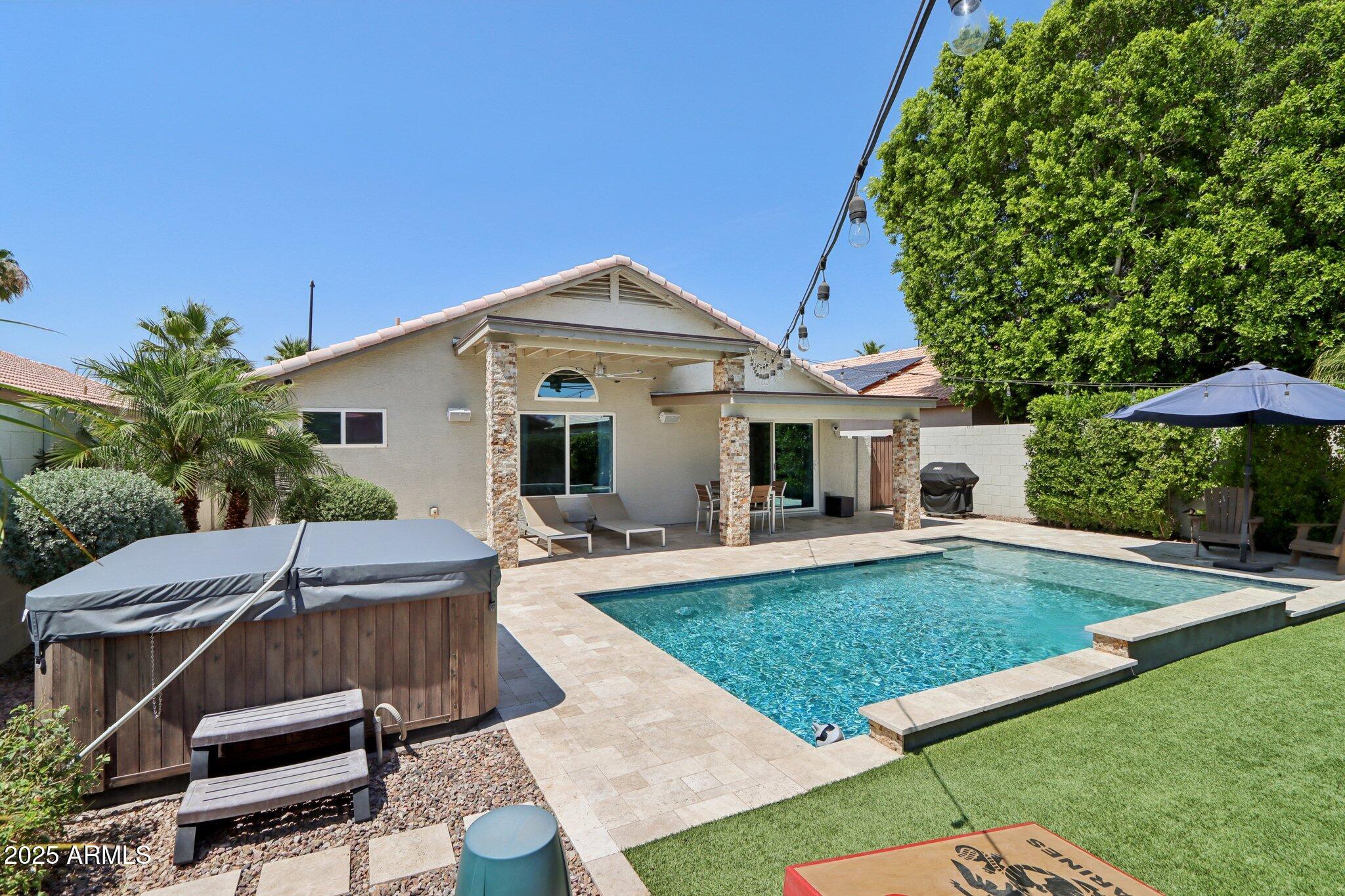 1057 W LAUREL Avenue