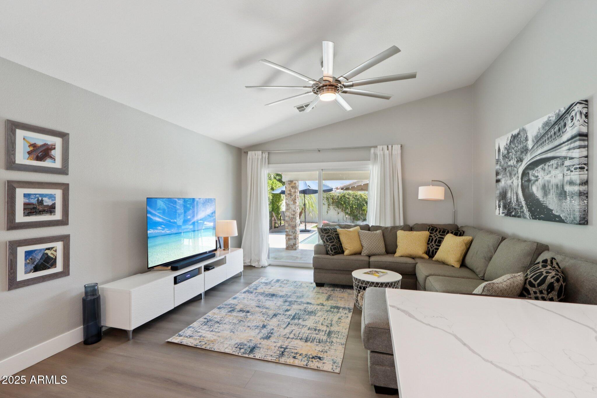 1057 W LAUREL Avenue