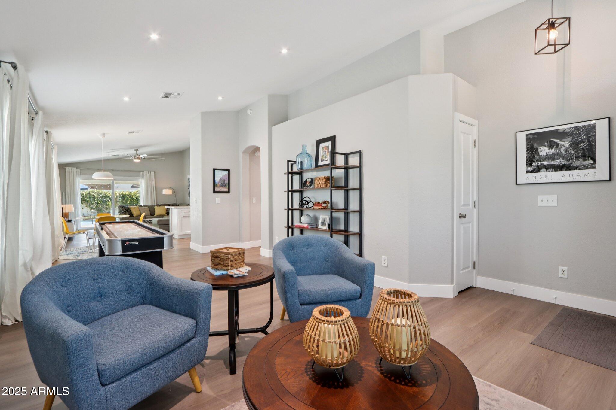 1057 W LAUREL Avenue