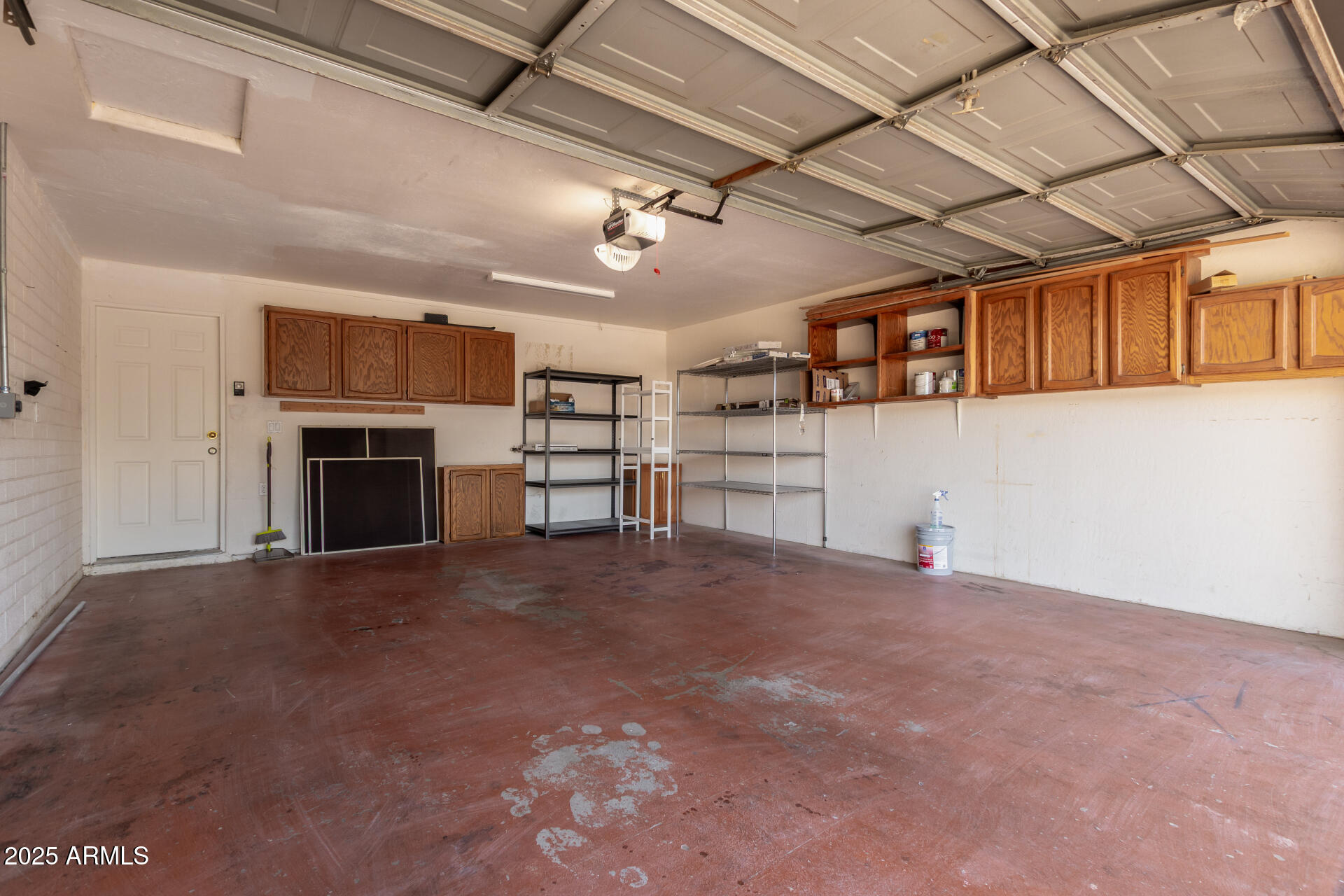 3307 E ROVEEN Avenue