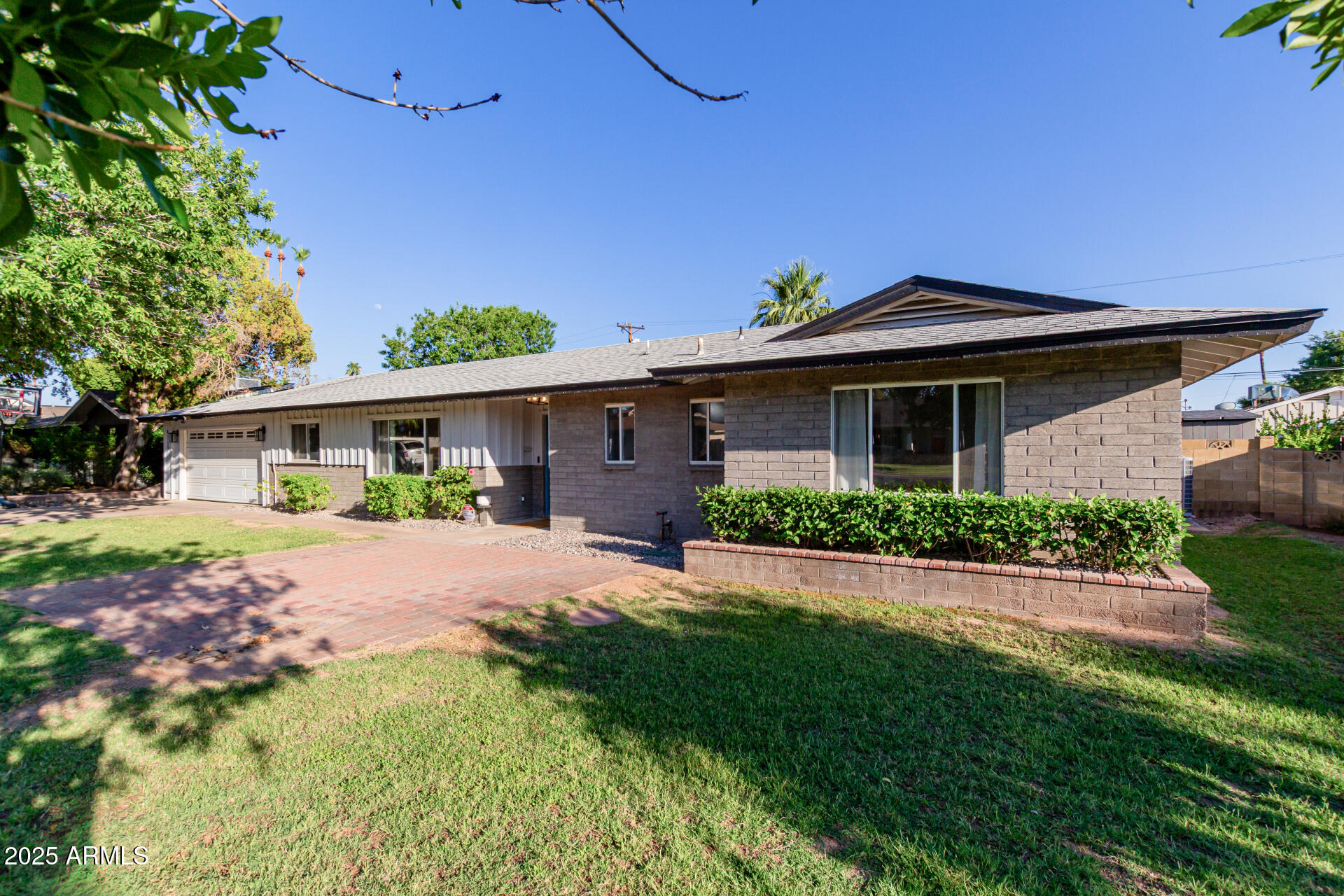 4117 E COOLIDGE Street