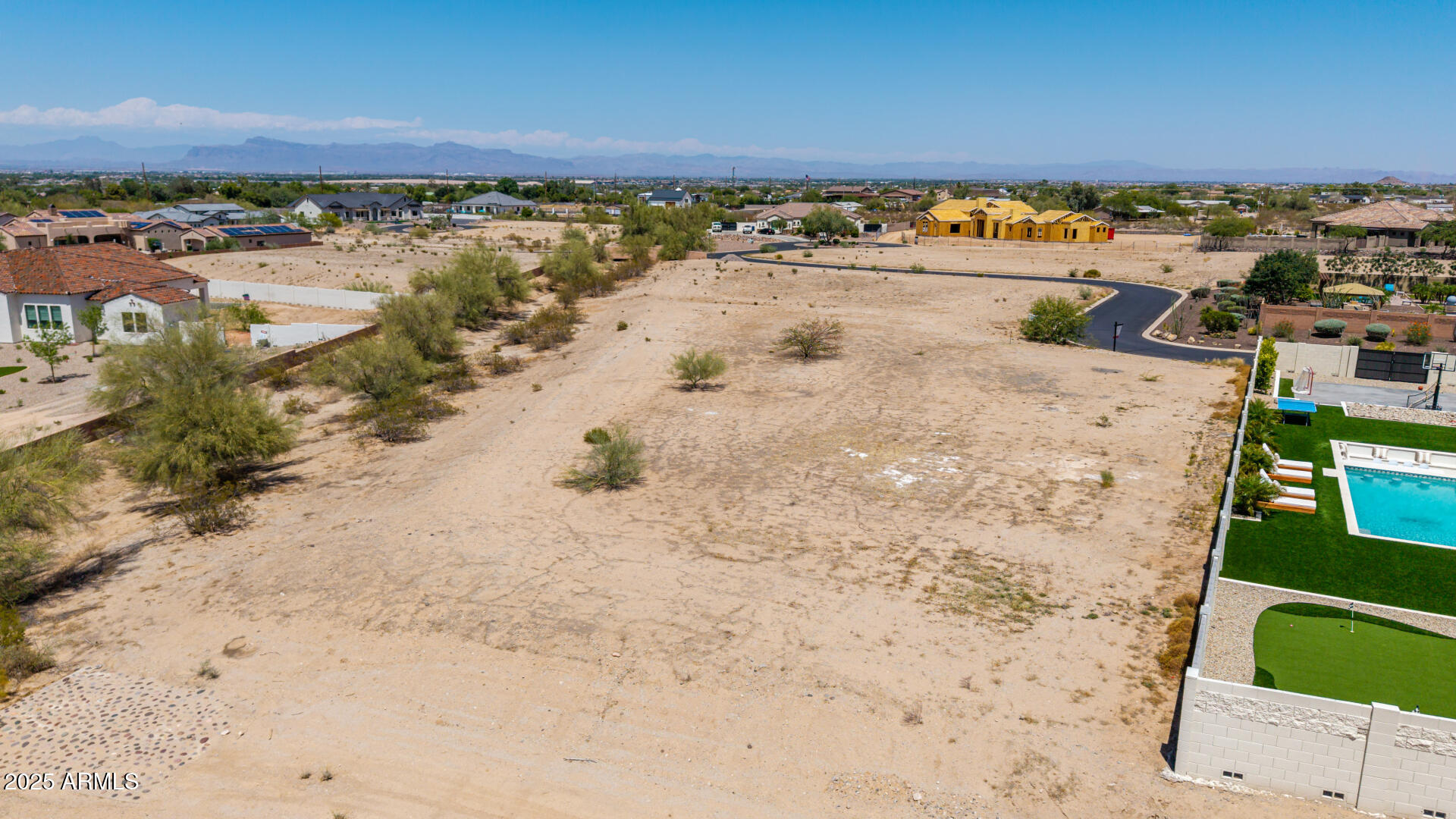 35470 N GRAPEFRUIT Drive, 32