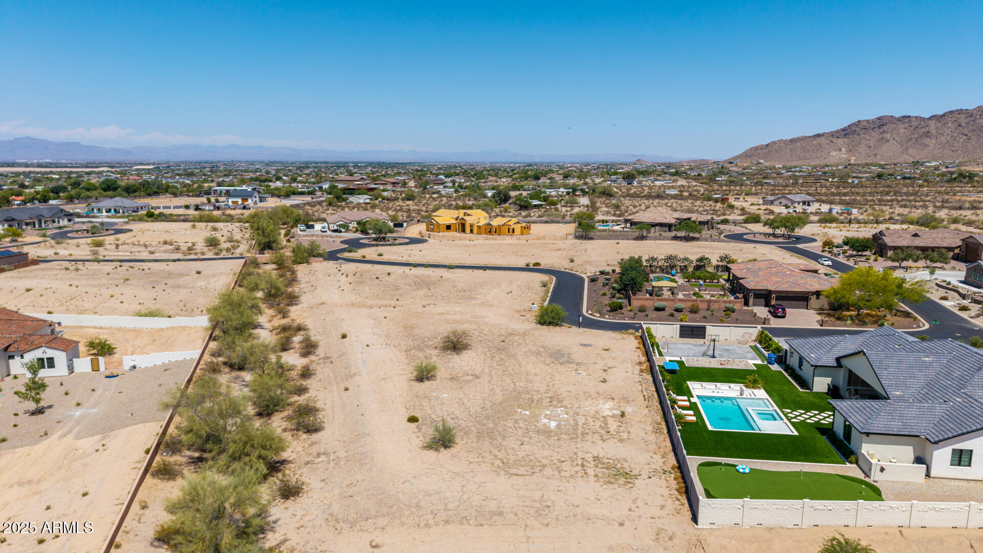 35470 N GRAPEFRUIT Drive, 32