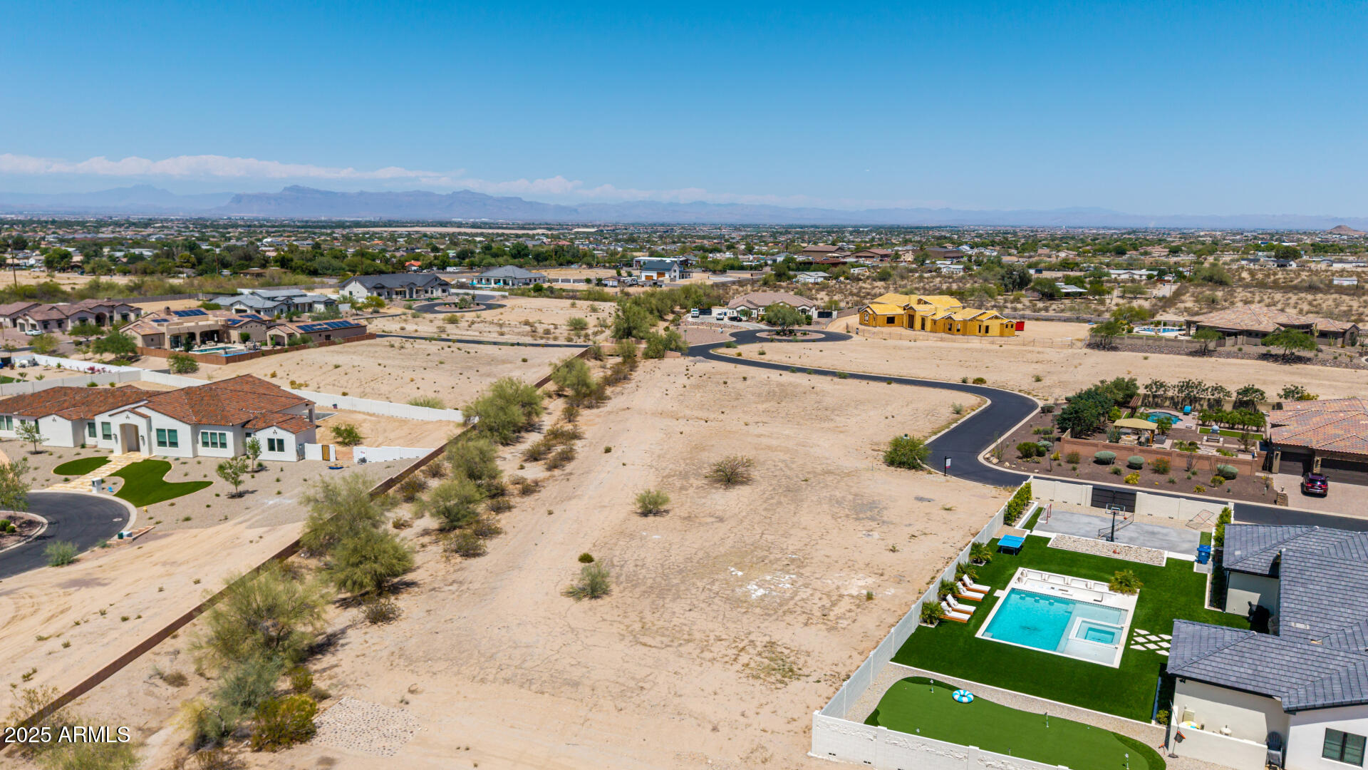 35470 N GRAPEFRUIT Drive, 32