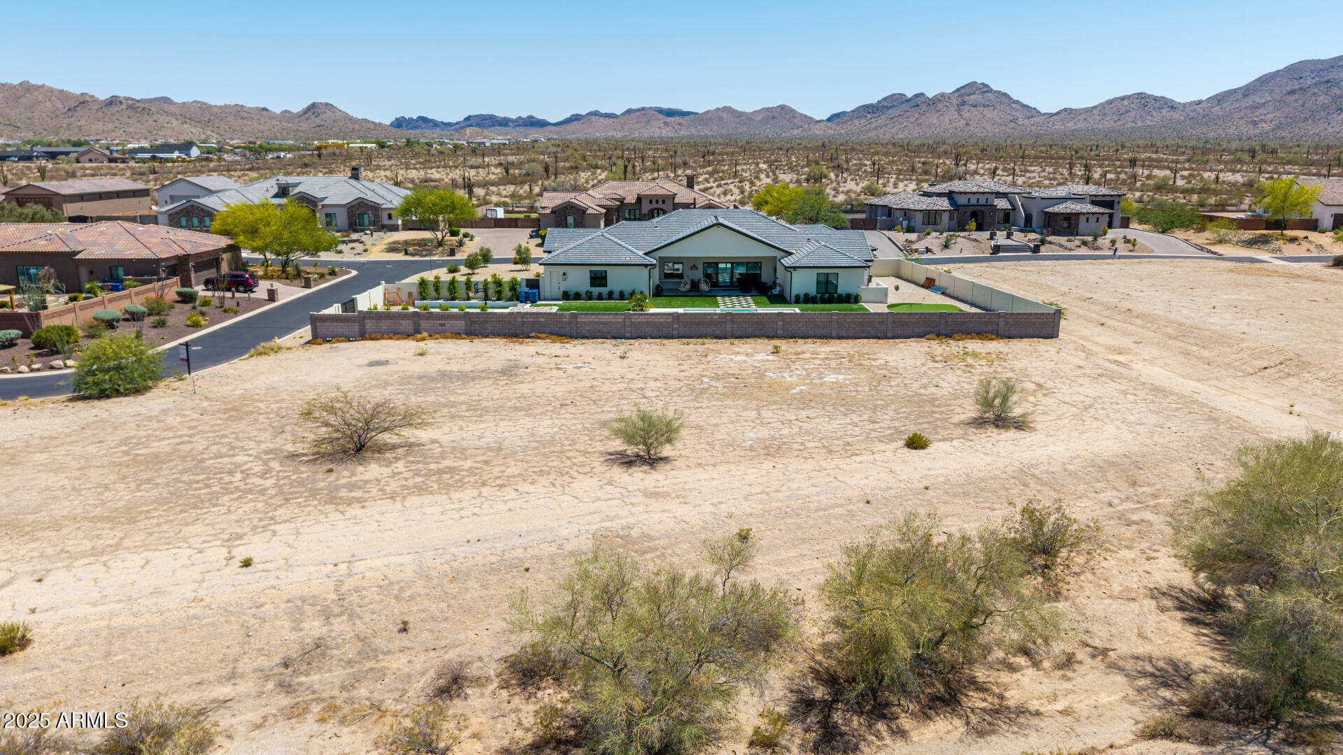 35470 N GRAPEFRUIT Drive, 32