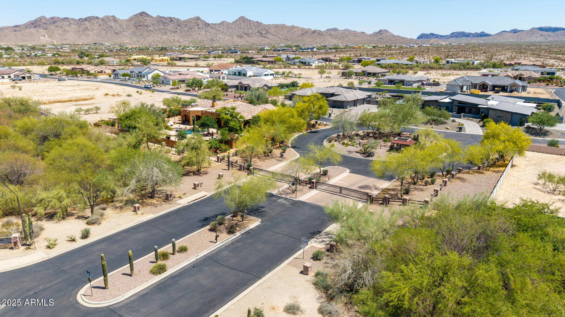 35470 N GRAPEFRUIT Drive, 32