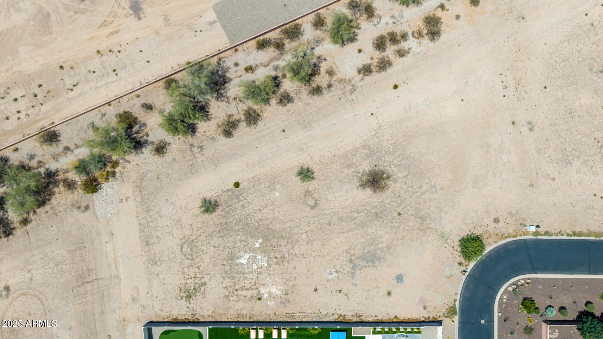 35470 N GRAPEFRUIT Drive, 32