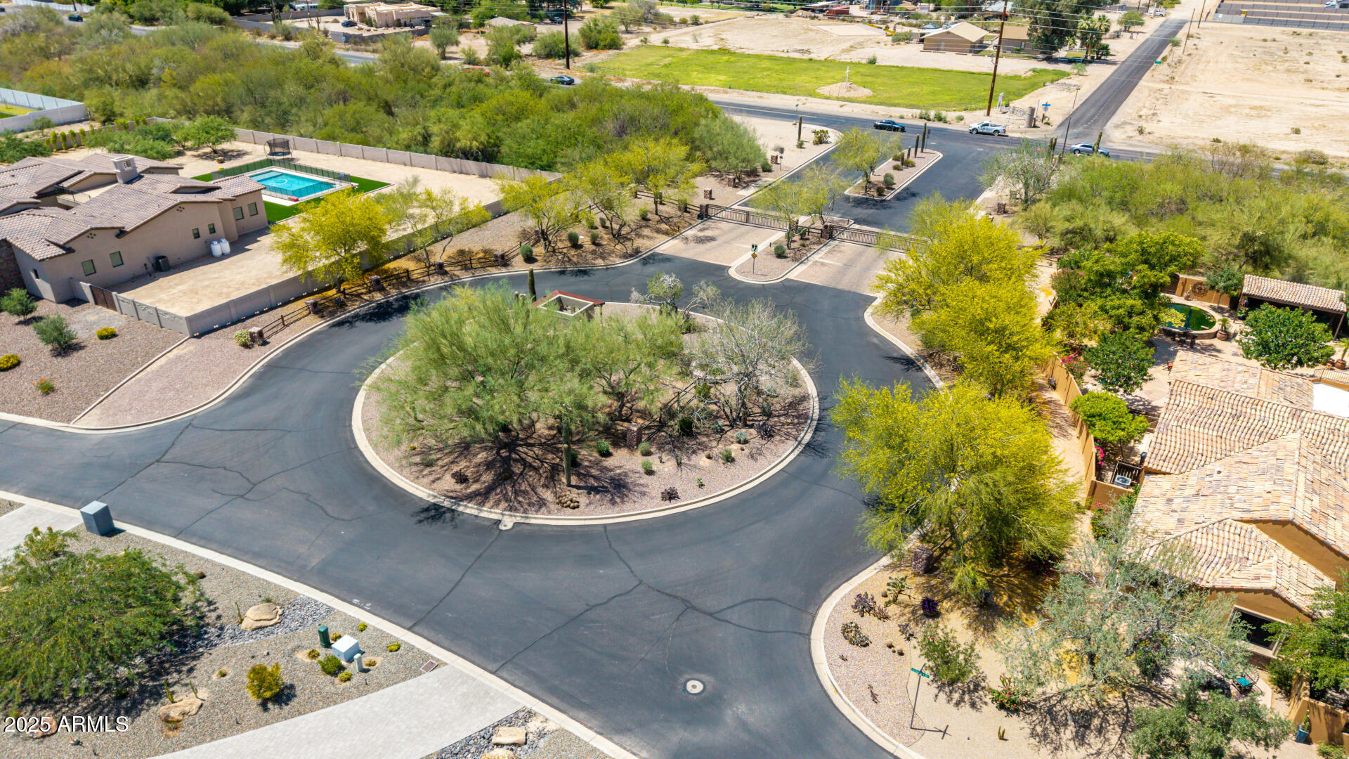 35470 N GRAPEFRUIT Drive, 32