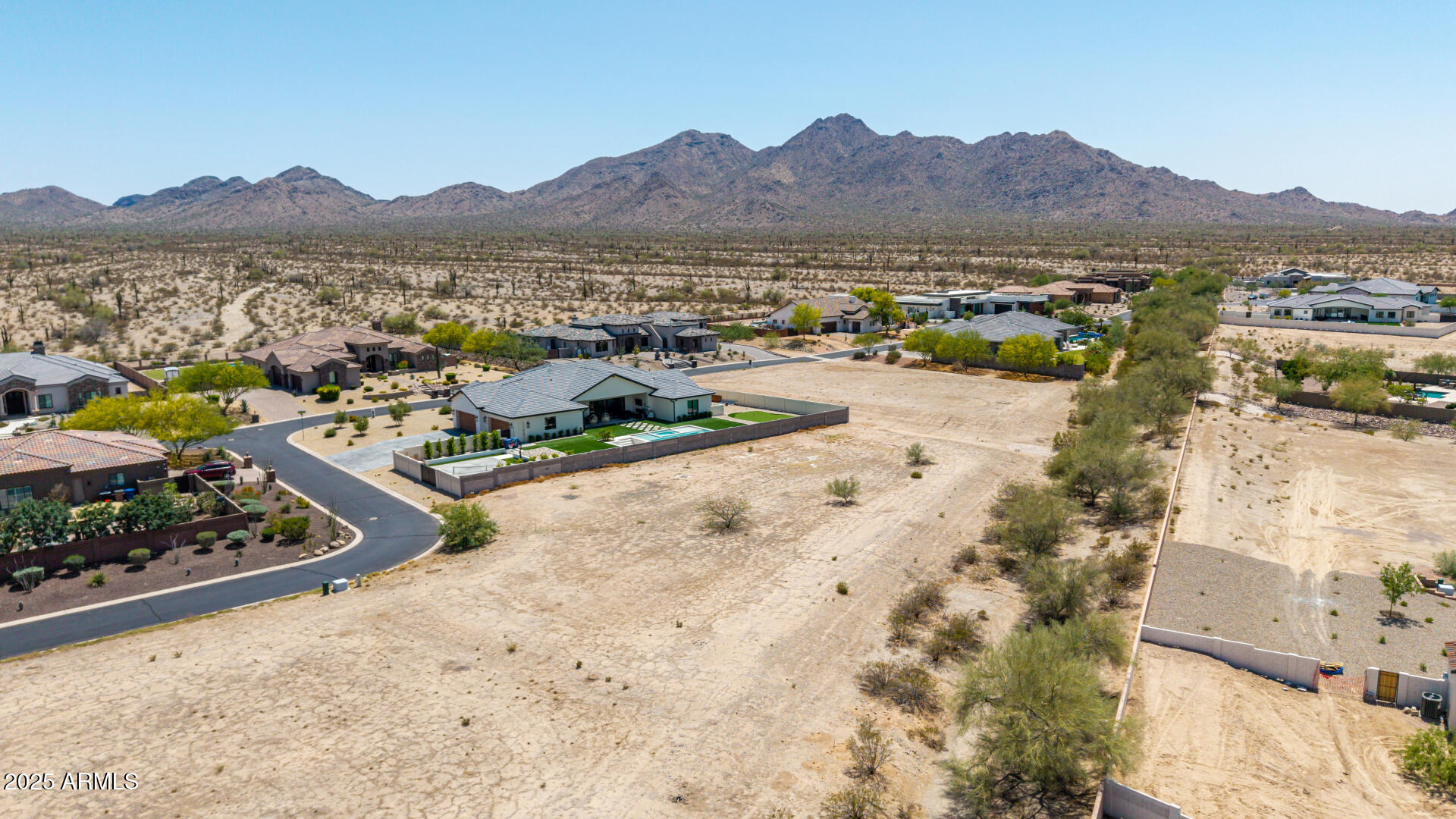 35470 N GRAPEFRUIT Drive, 32