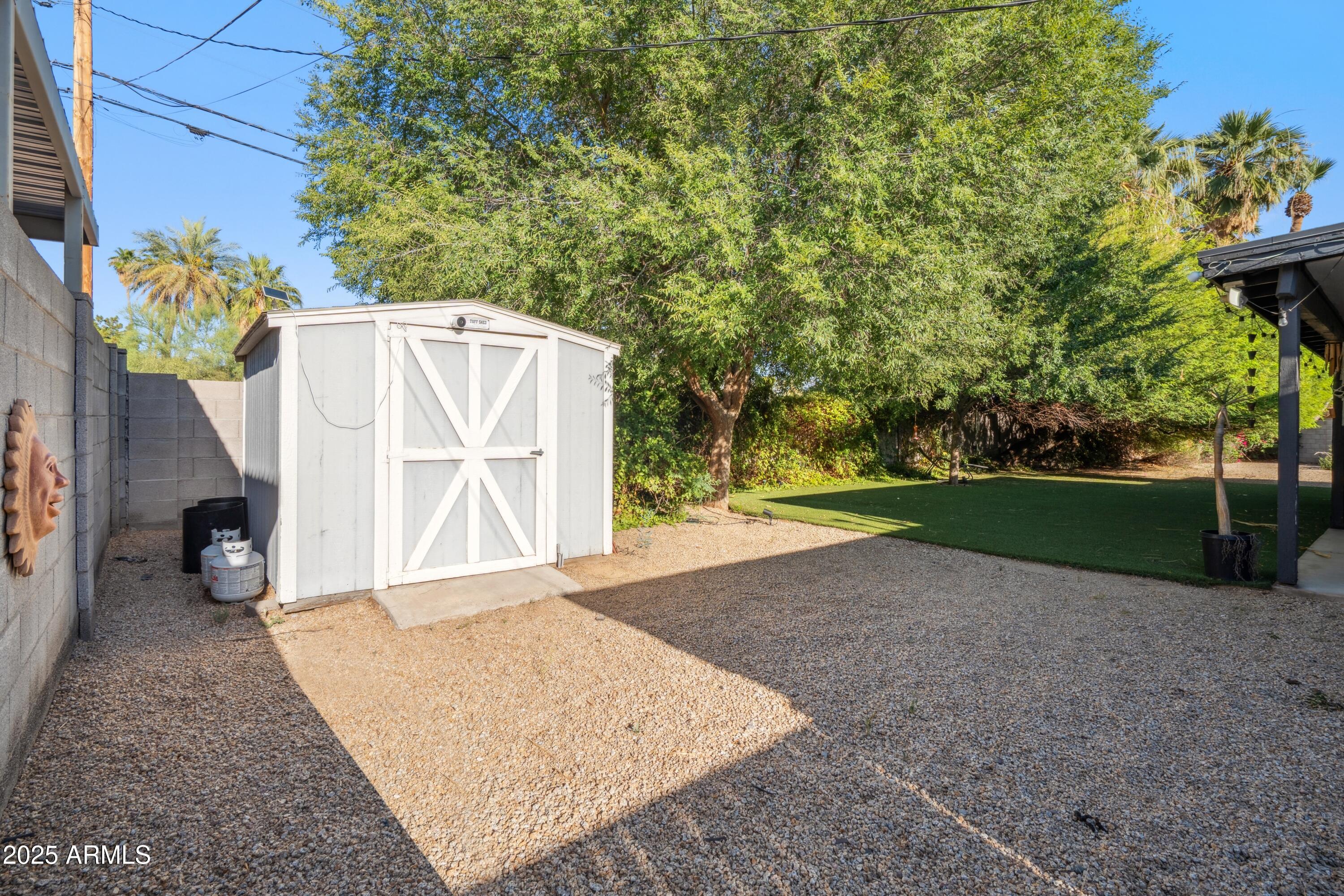 8143 E MULBERRY Street