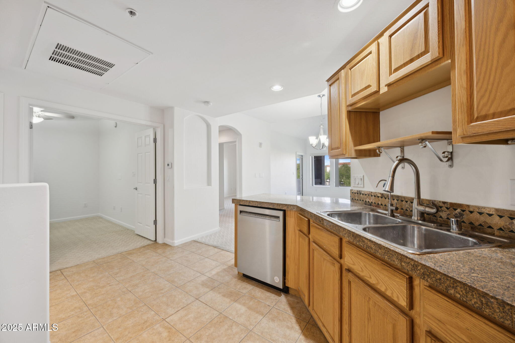 14000 N 94TH Street, 3198