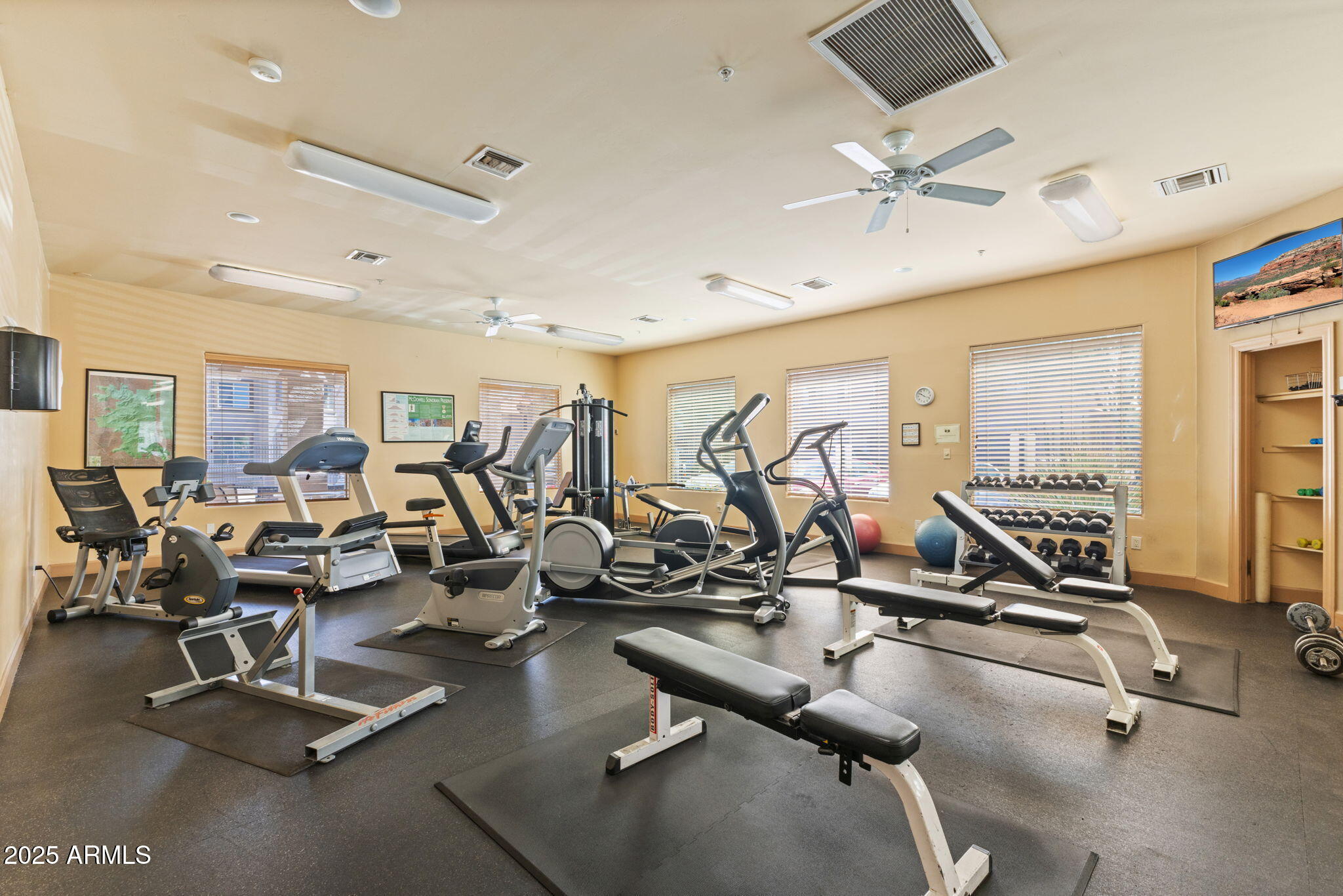 14000 N 94TH Street, 3198