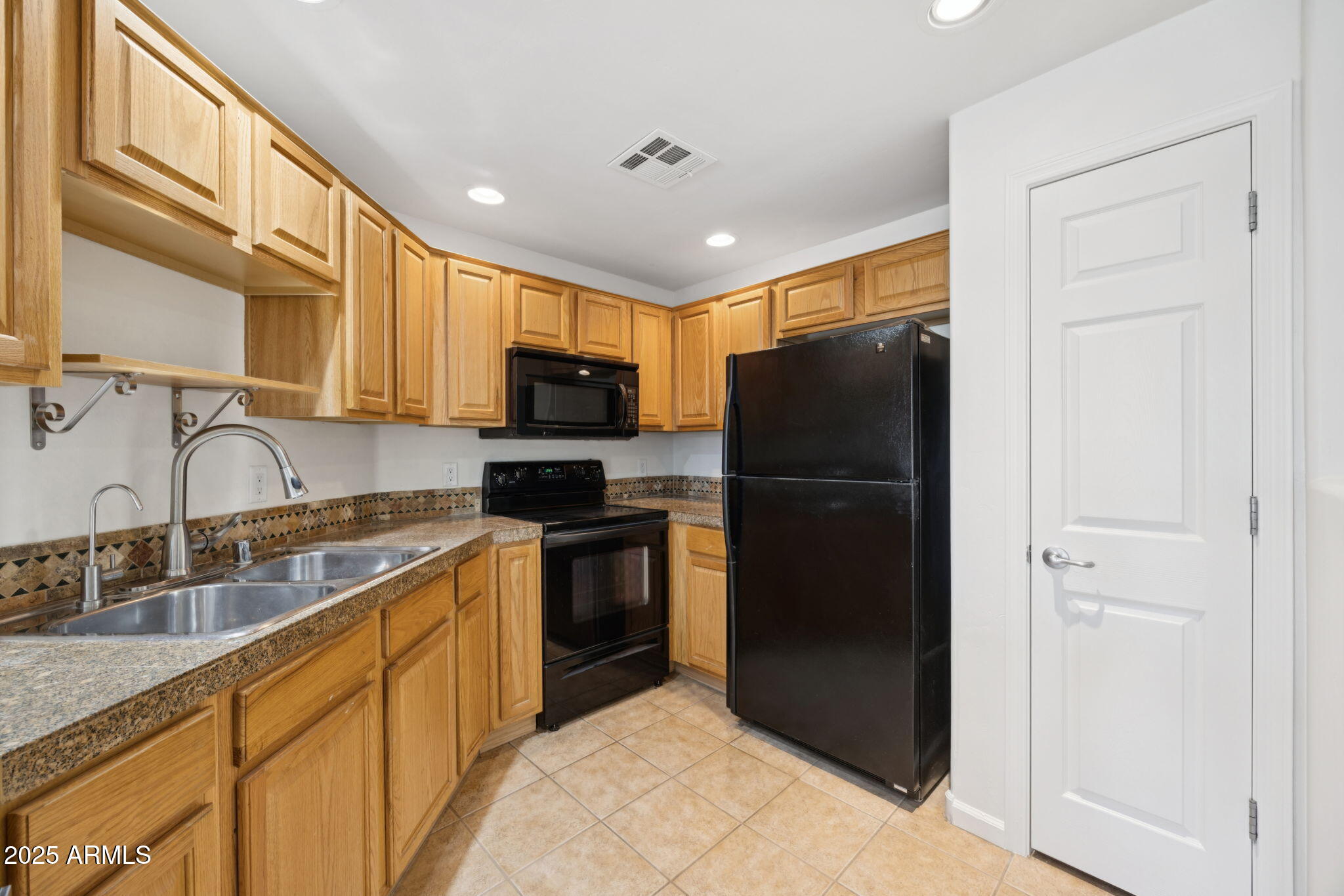 14000 N 94TH Street, 3198