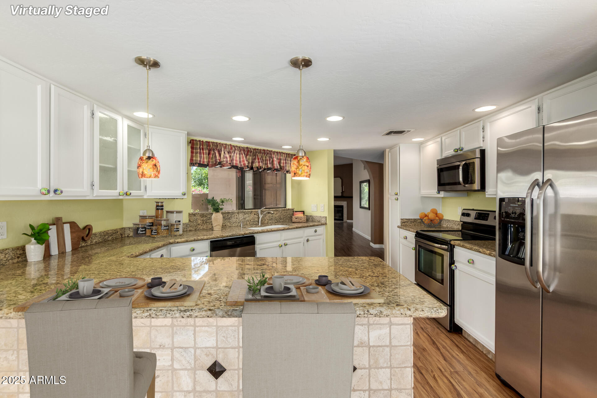 4135 E ALTADENA Avenue