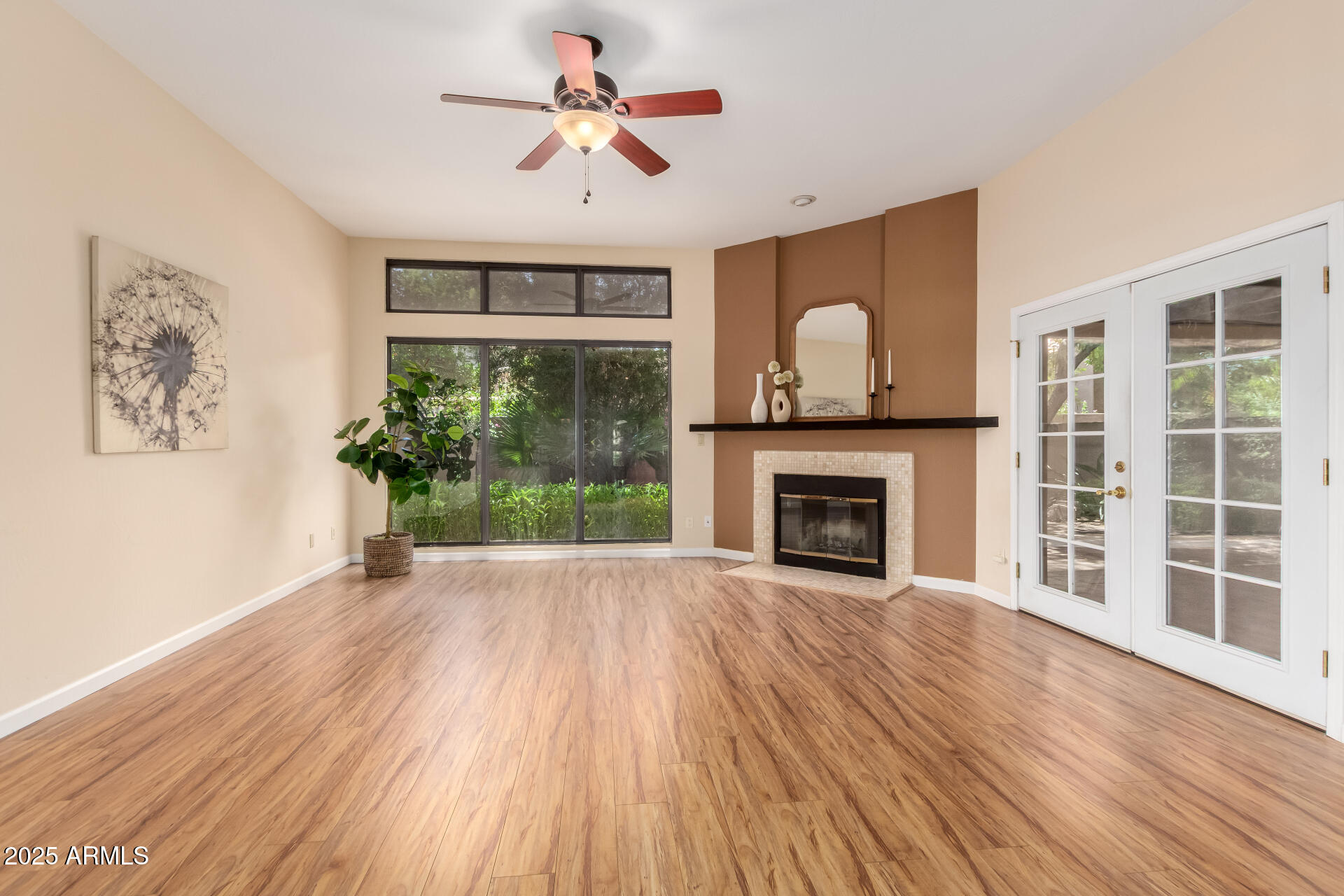 4135 E ALTADENA Avenue