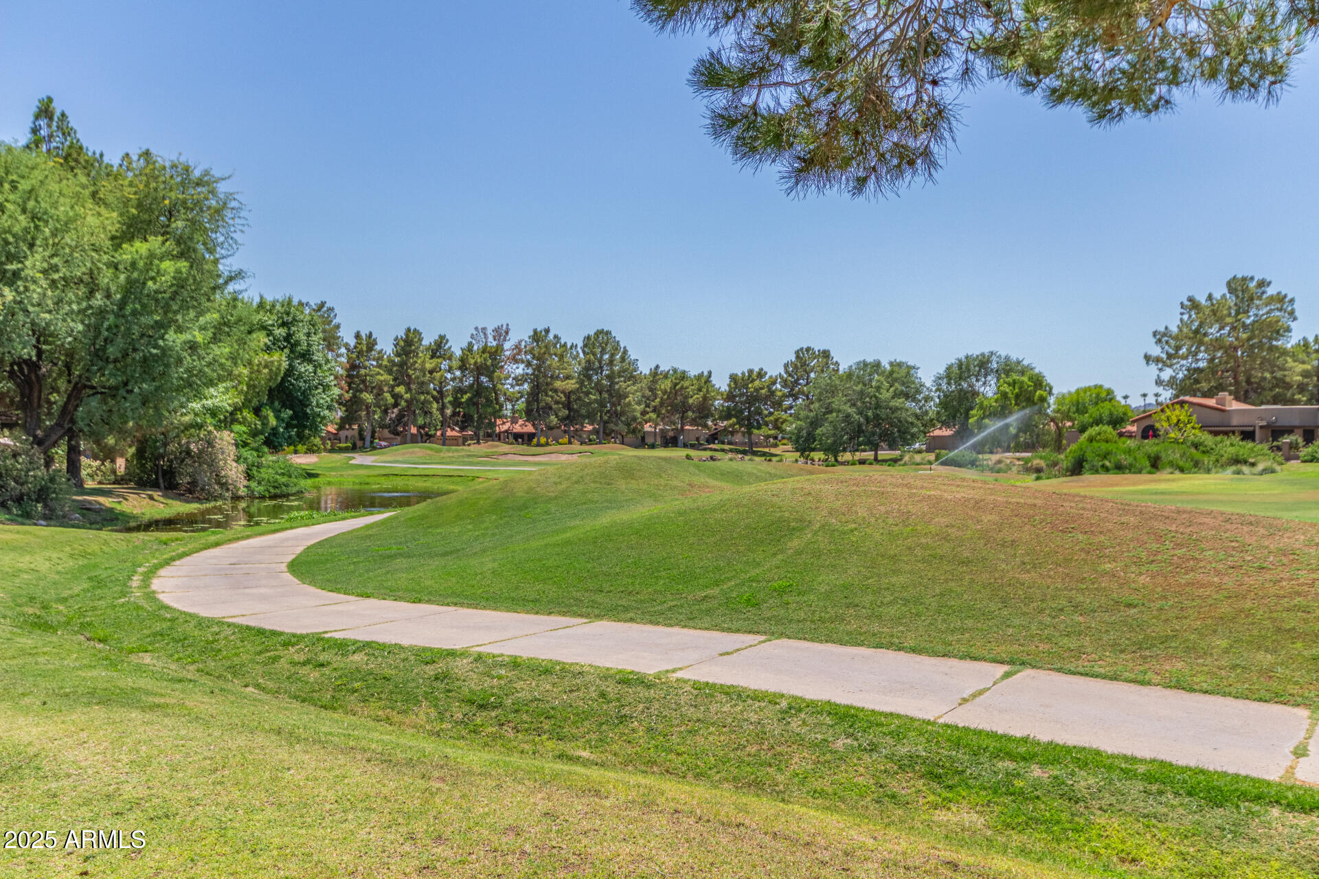 4135 E ALTADENA Avenue