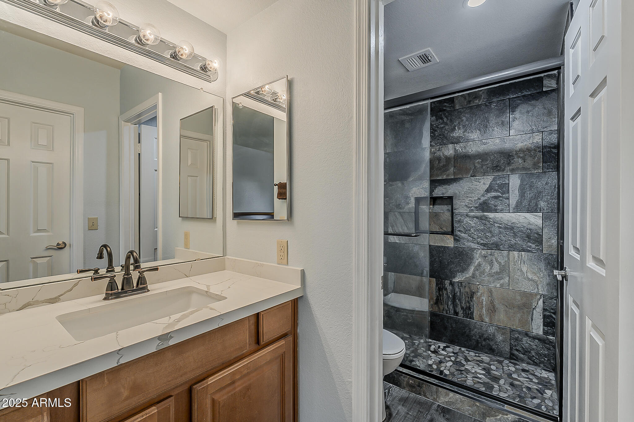 1825 W RAY Road W, 1054