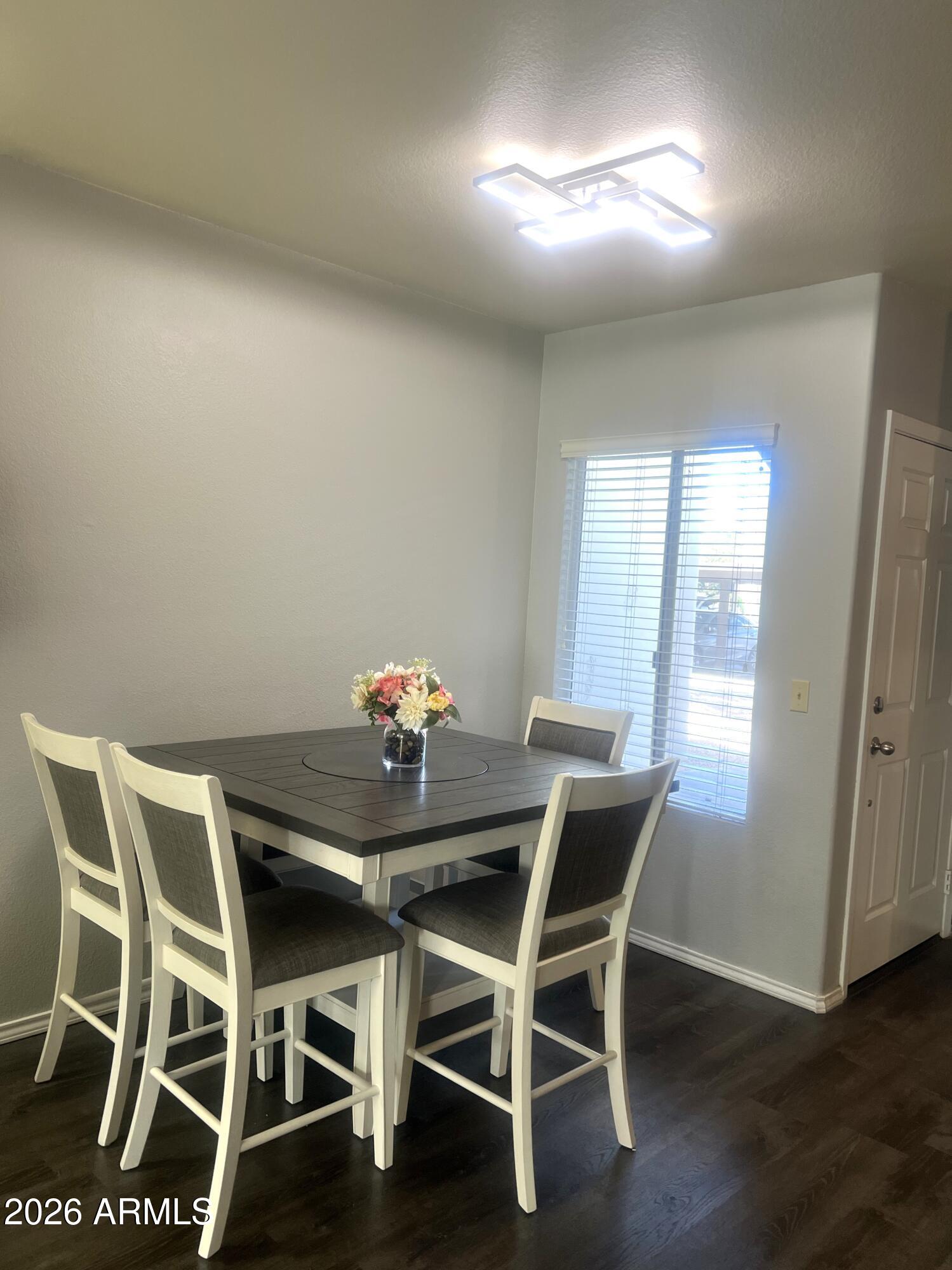 1825 W RAY Road W, 1054