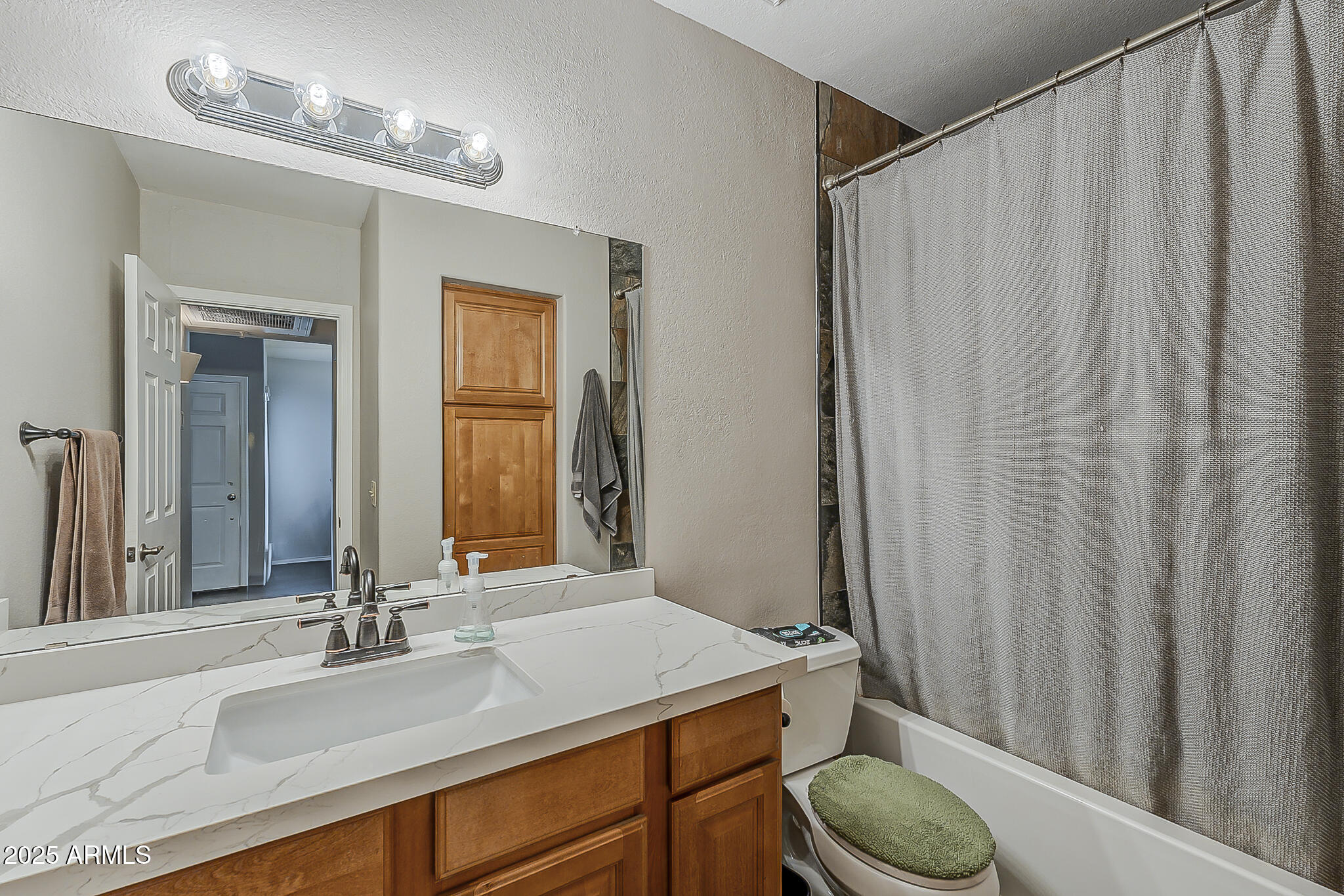 1825 W RAY Road W, 1054