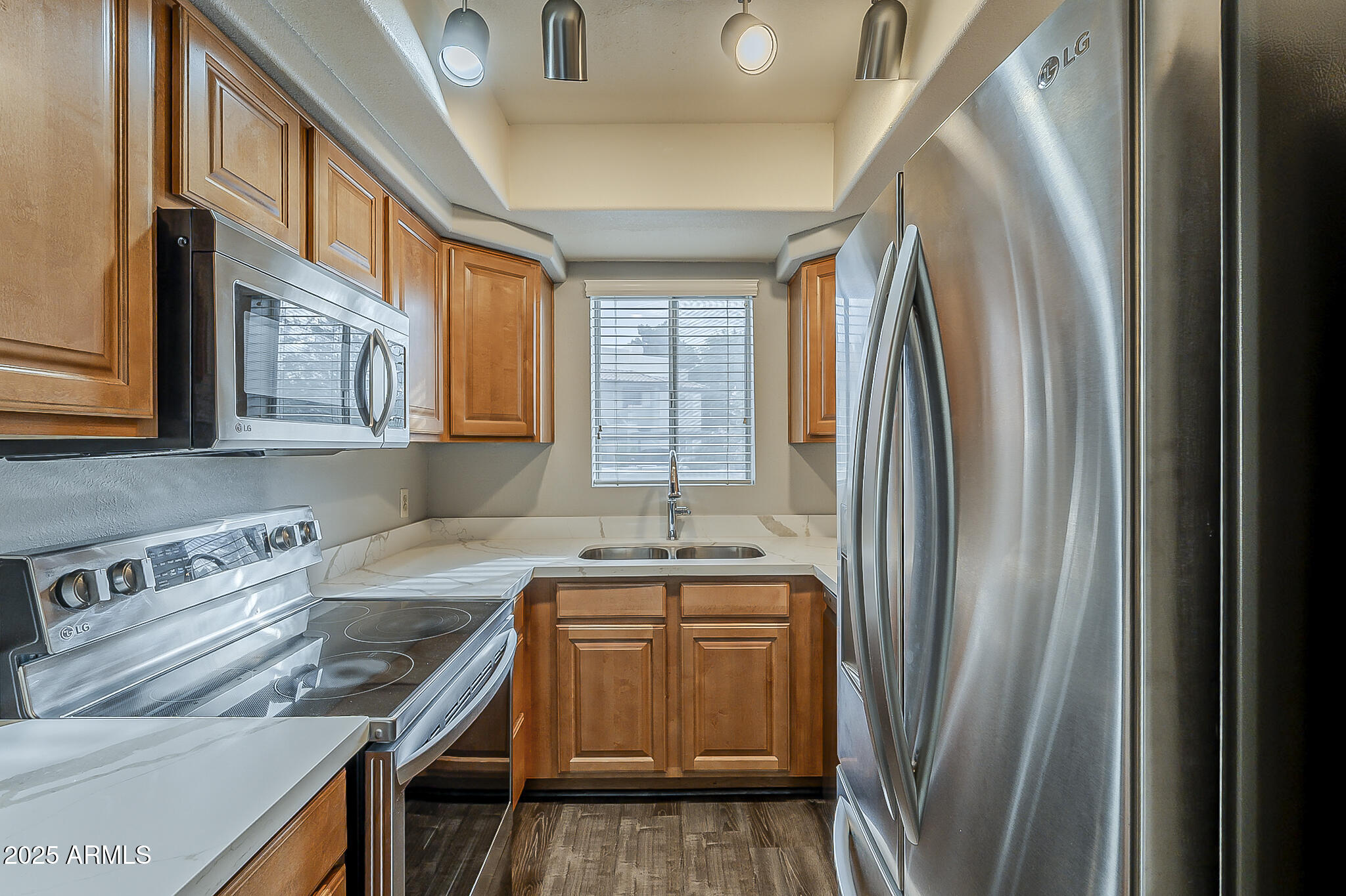 1825 W RAY Road W, 1054