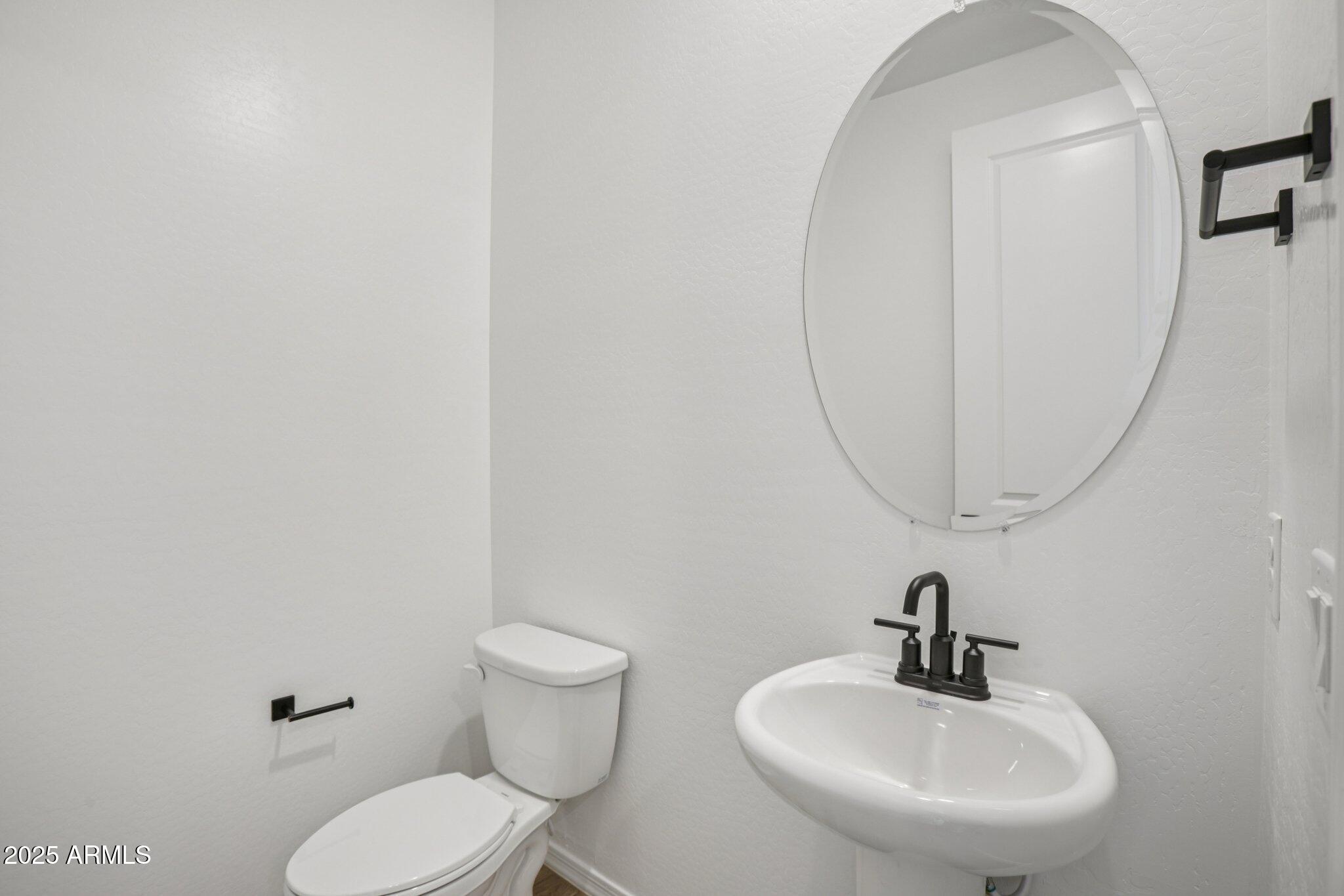 5528 W HOPI Trail