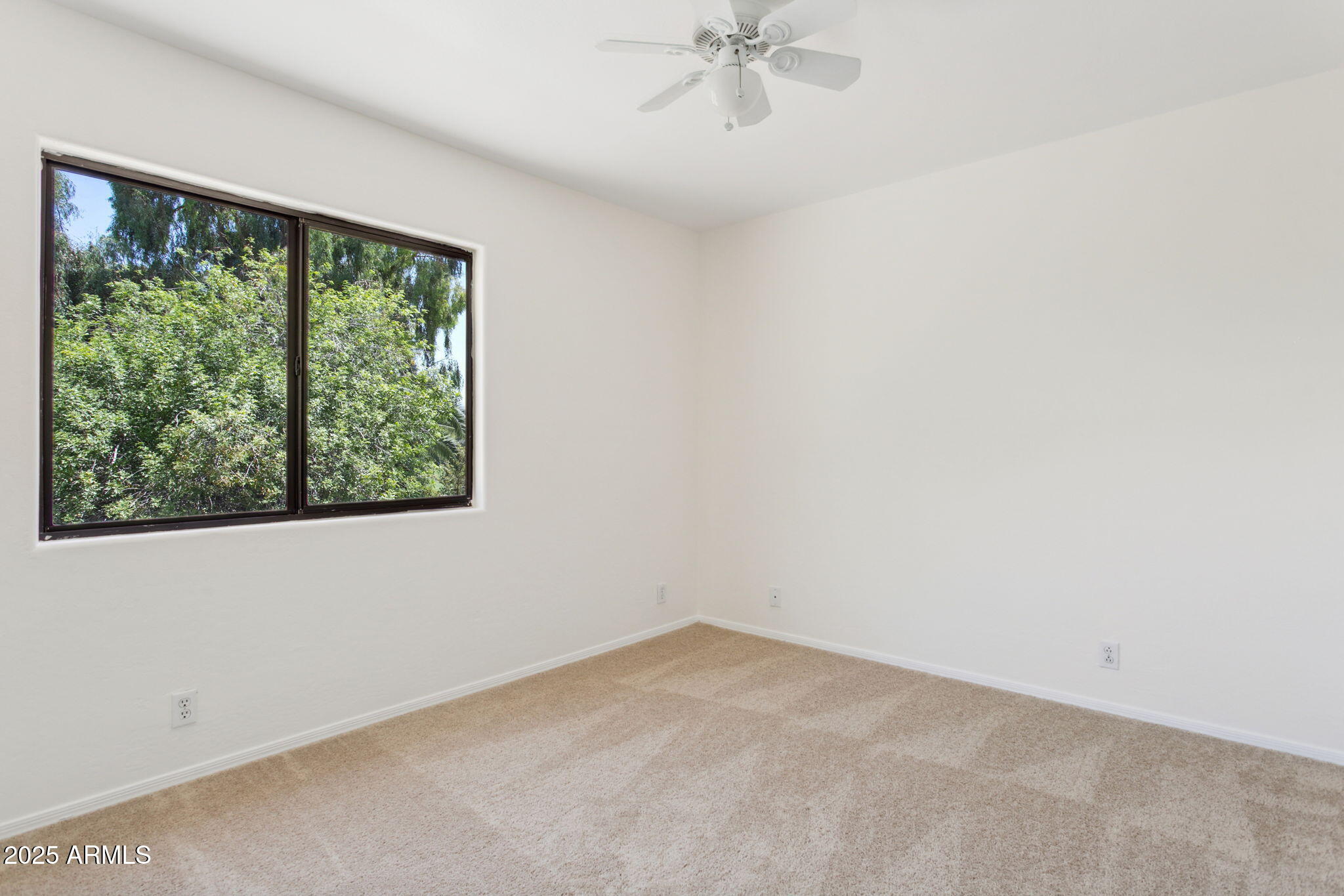2242 W MYRTLE Drive