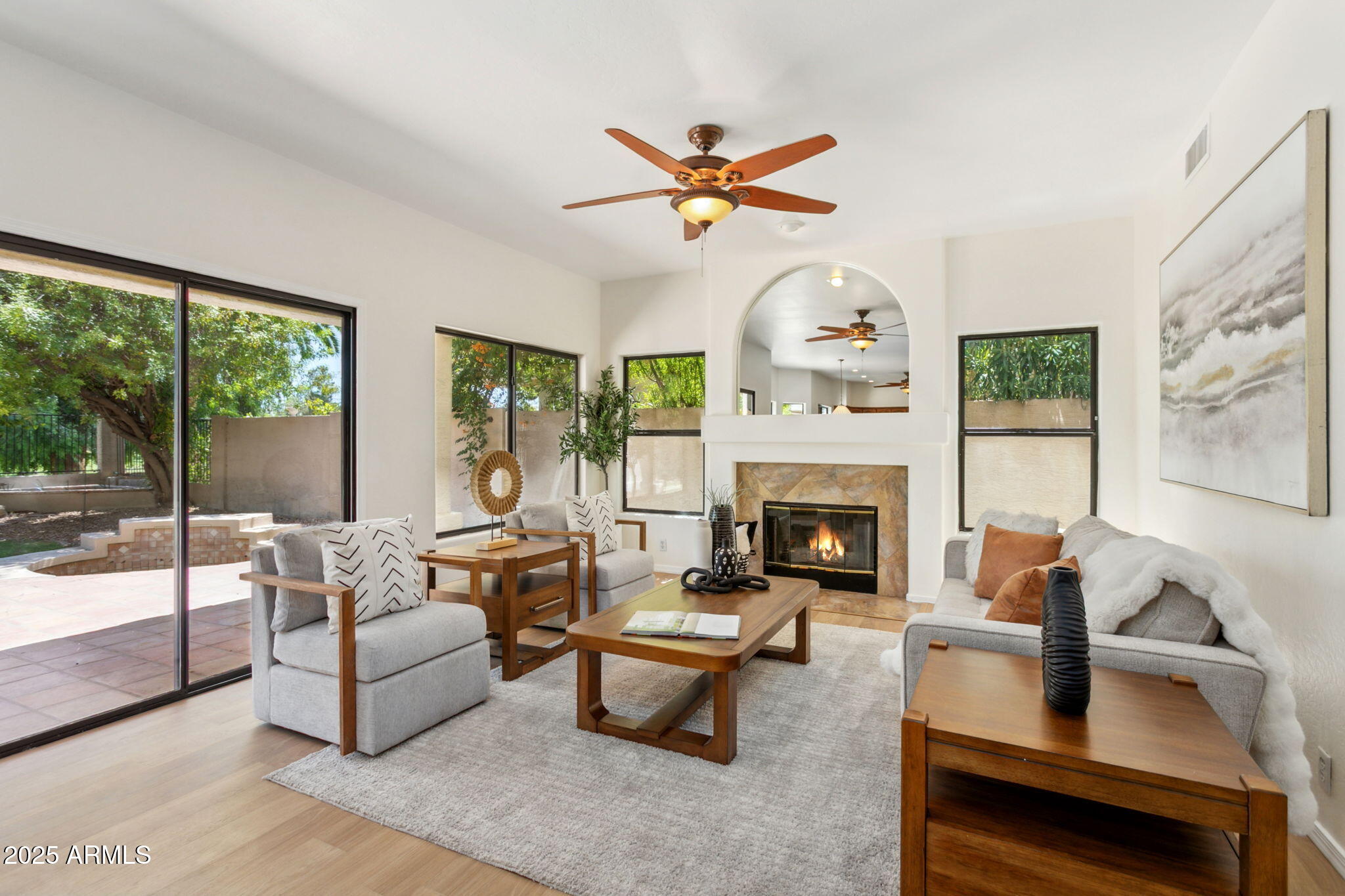 2242 W MYRTLE Drive