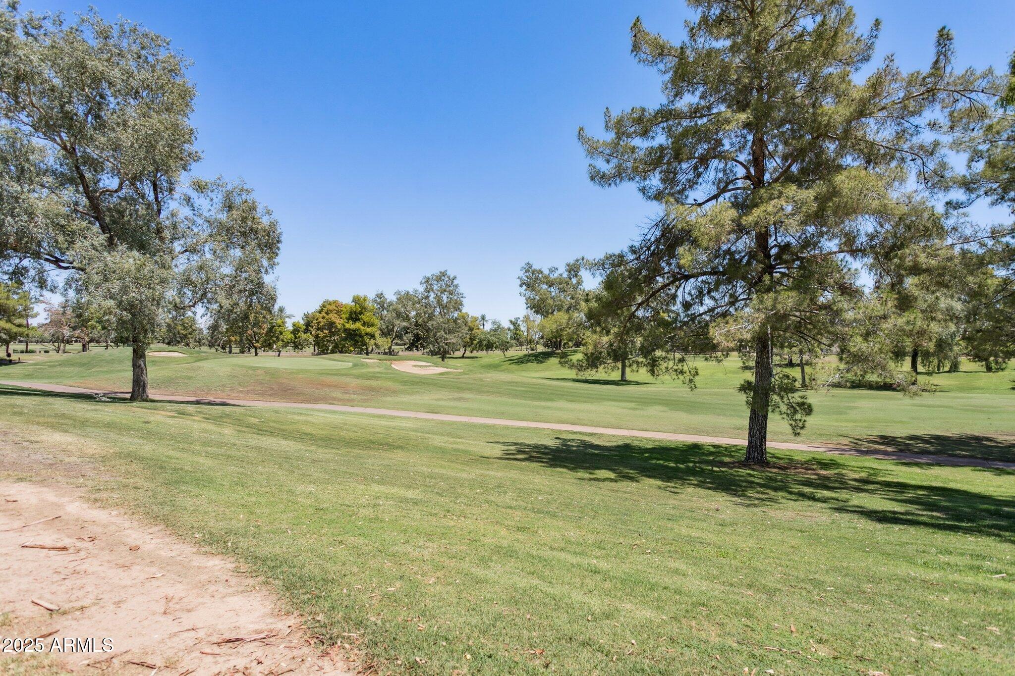 2242 W MYRTLE Drive