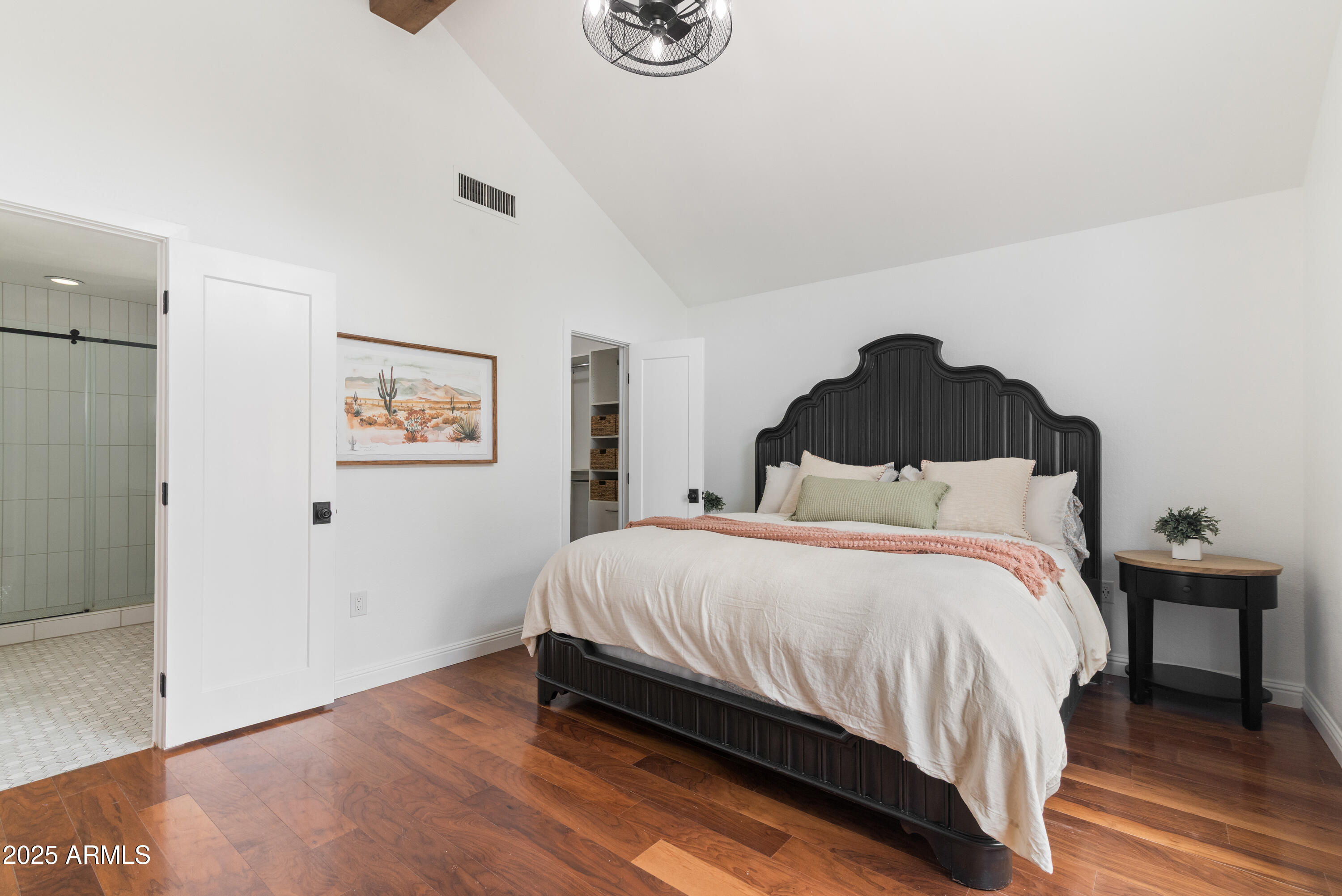 1219 E HEATHER Avenue