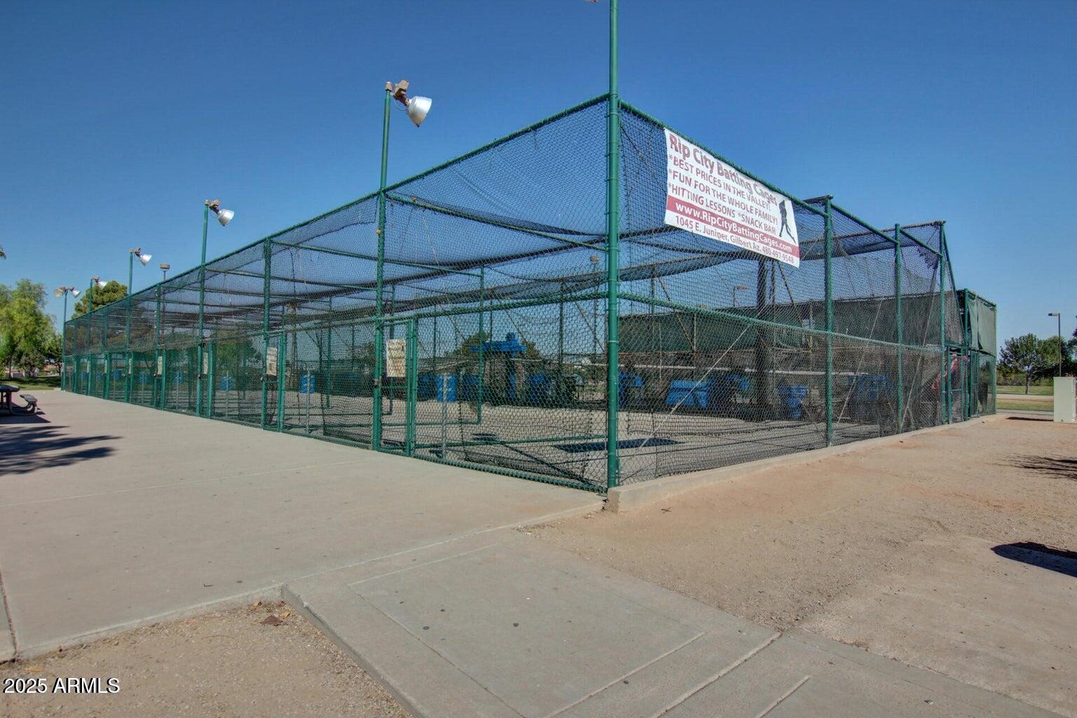 1219 E HEATHER Avenue