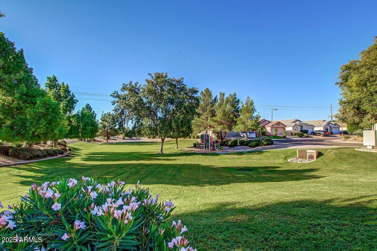 1219 E HEATHER Avenue