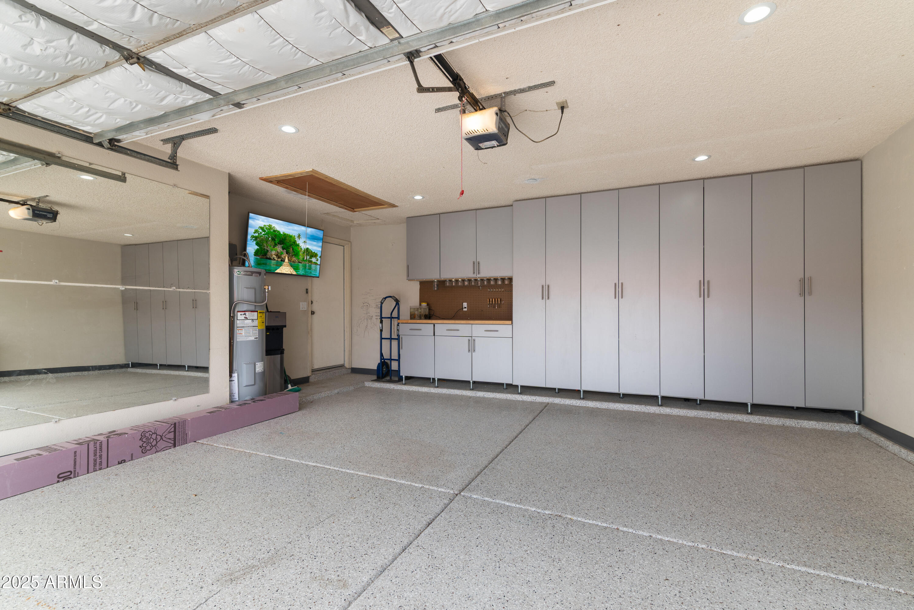 1219 E HEATHER Avenue