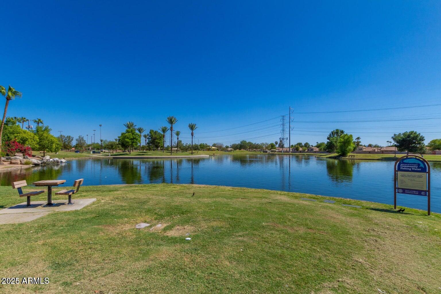 1219 E HEATHER Avenue