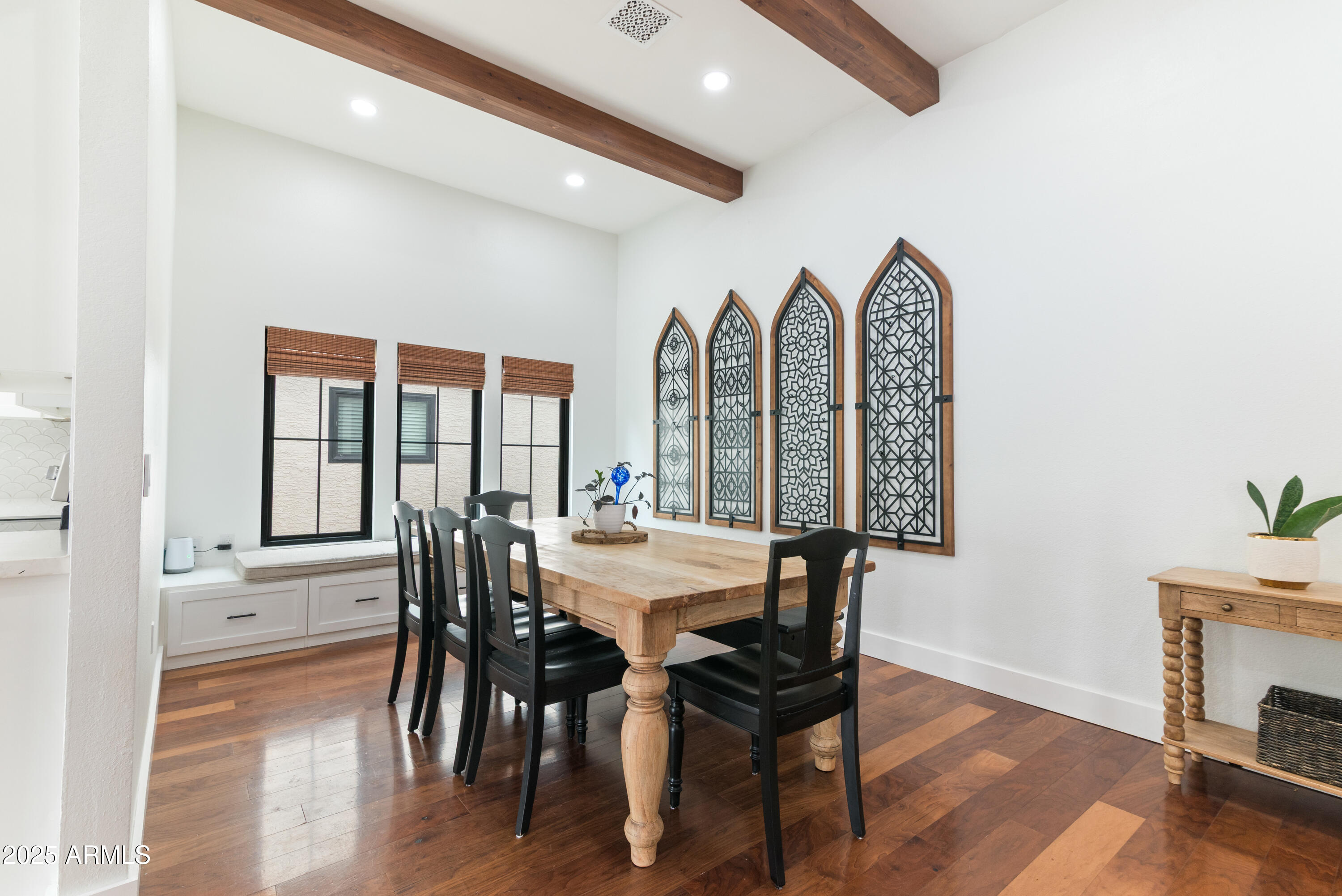 1219 E HEATHER Avenue