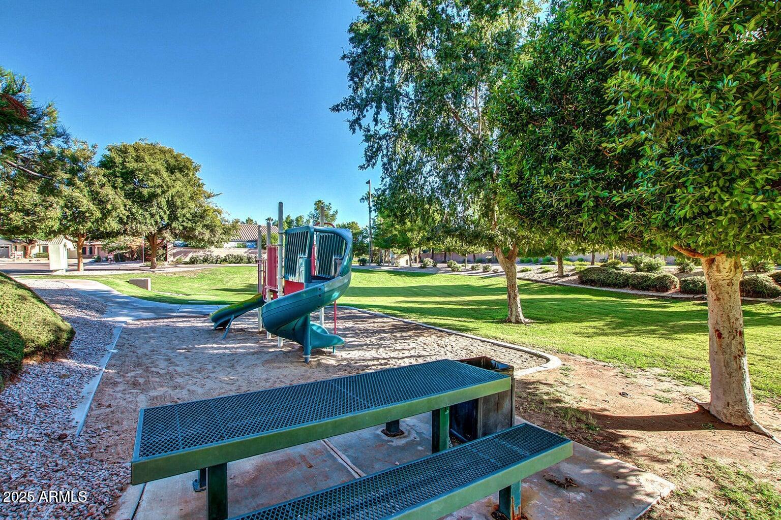 1219 E HEATHER Avenue